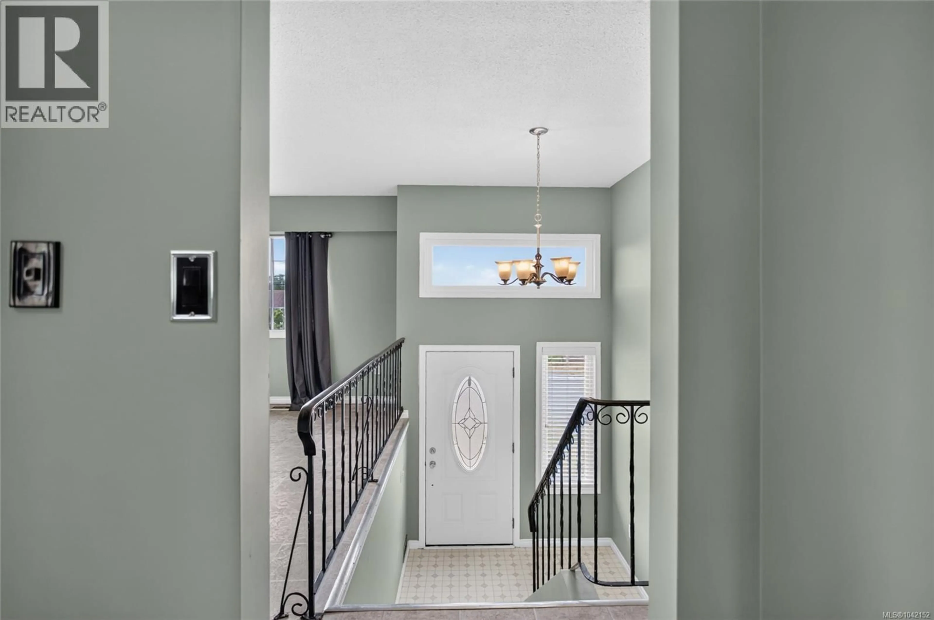 Indoor entryway for 156 MOSS AVENUE, Parksville British Columbia V9P1L7