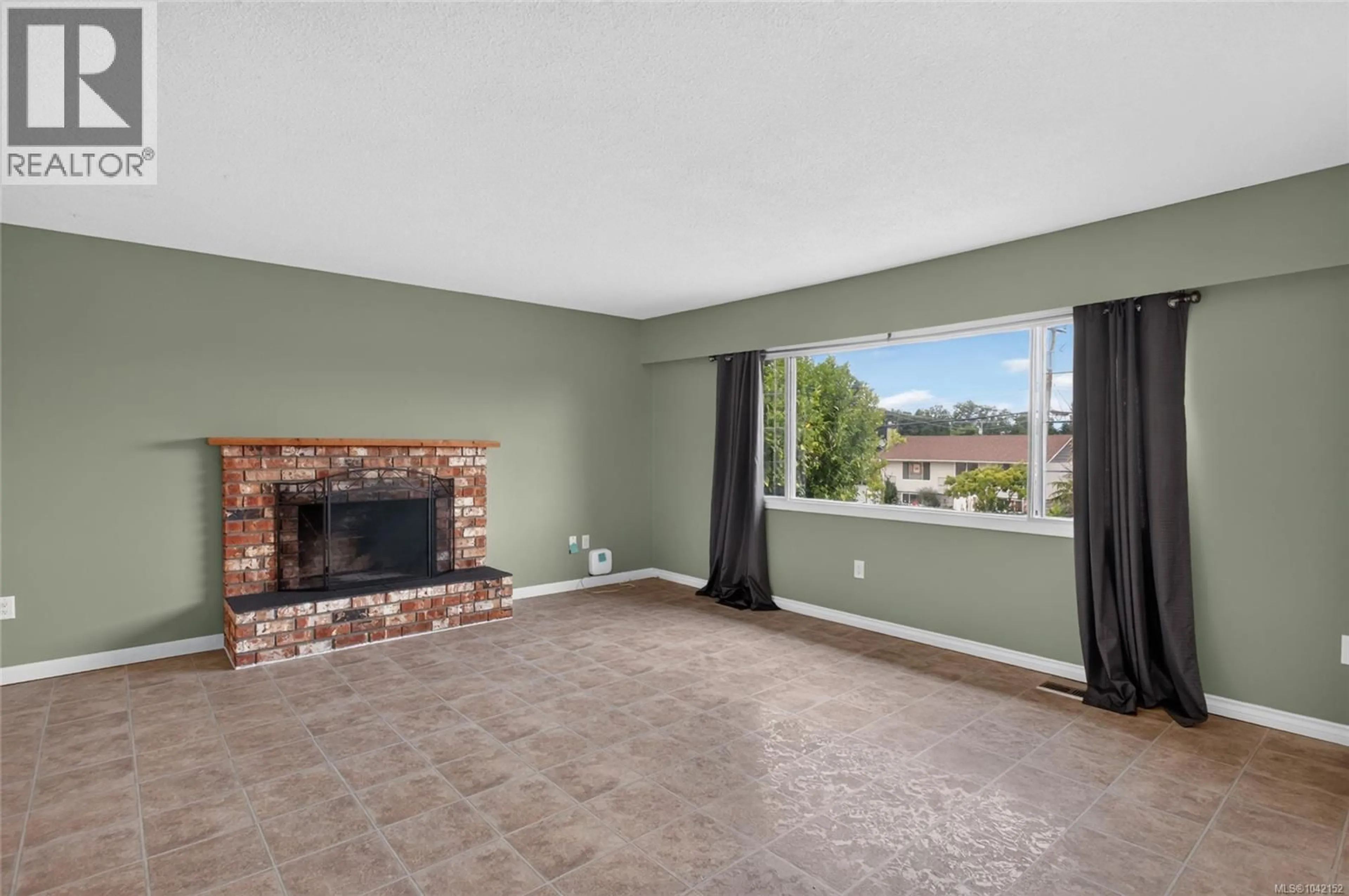 A pic of a room for 156 MOSS AVENUE, Parksville British Columbia V9P1L7