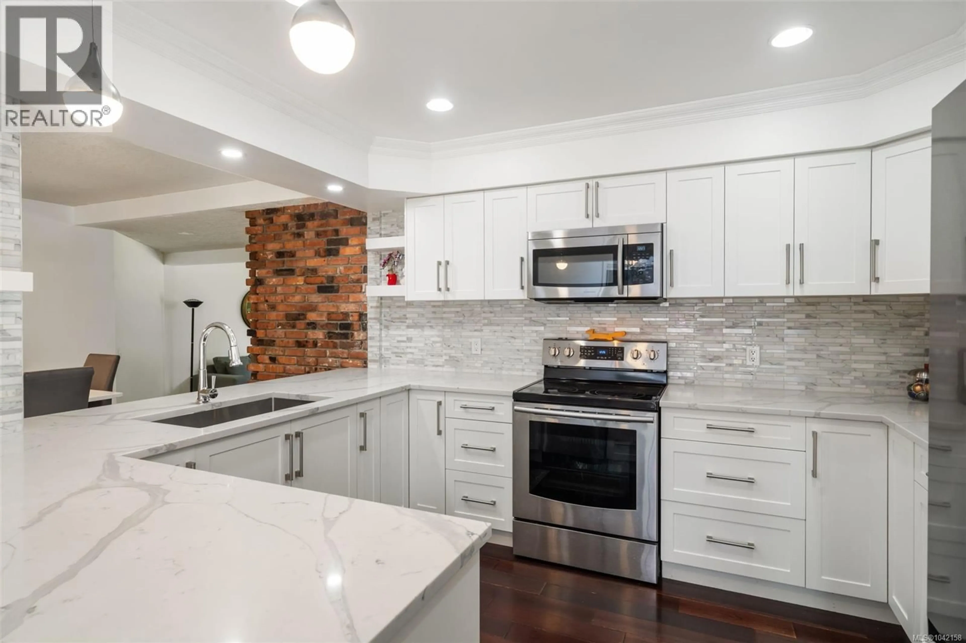 Open concept kitchen, ceramic/tile floor for 4682 LOCHSIDE DRIVE, Saanich British Columbia V8Y2X7