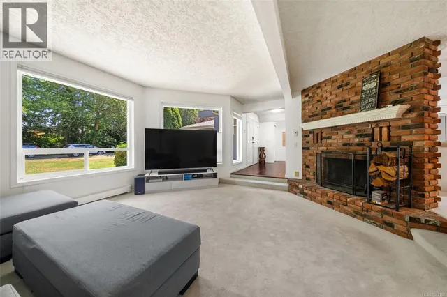 4682 LOCHSIDE DRIVE, Saanich 5