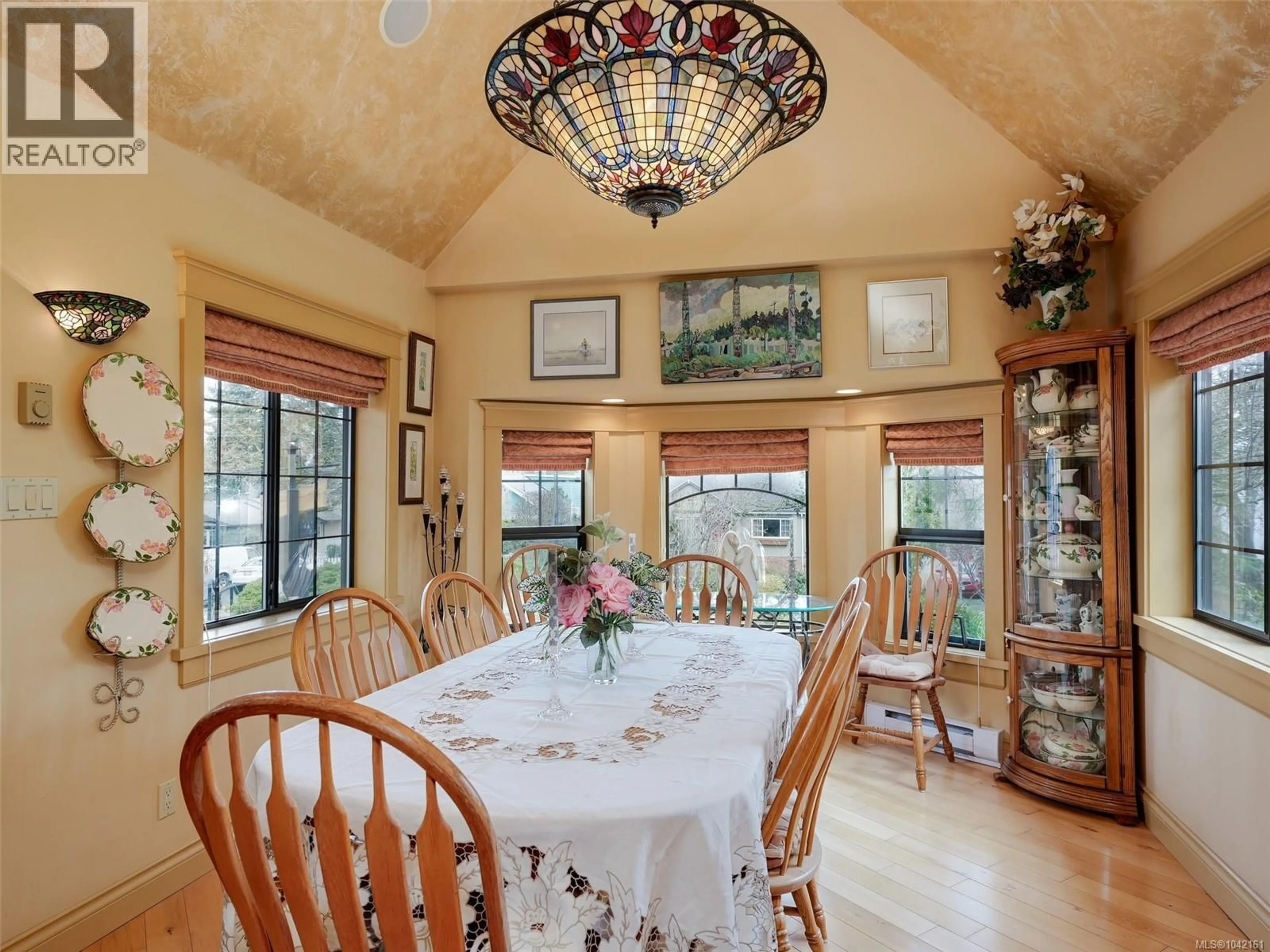 Dining room, ceramic/tile floor for 745 MIDDLETON STREET, Saanich British Columbia V9A2E1