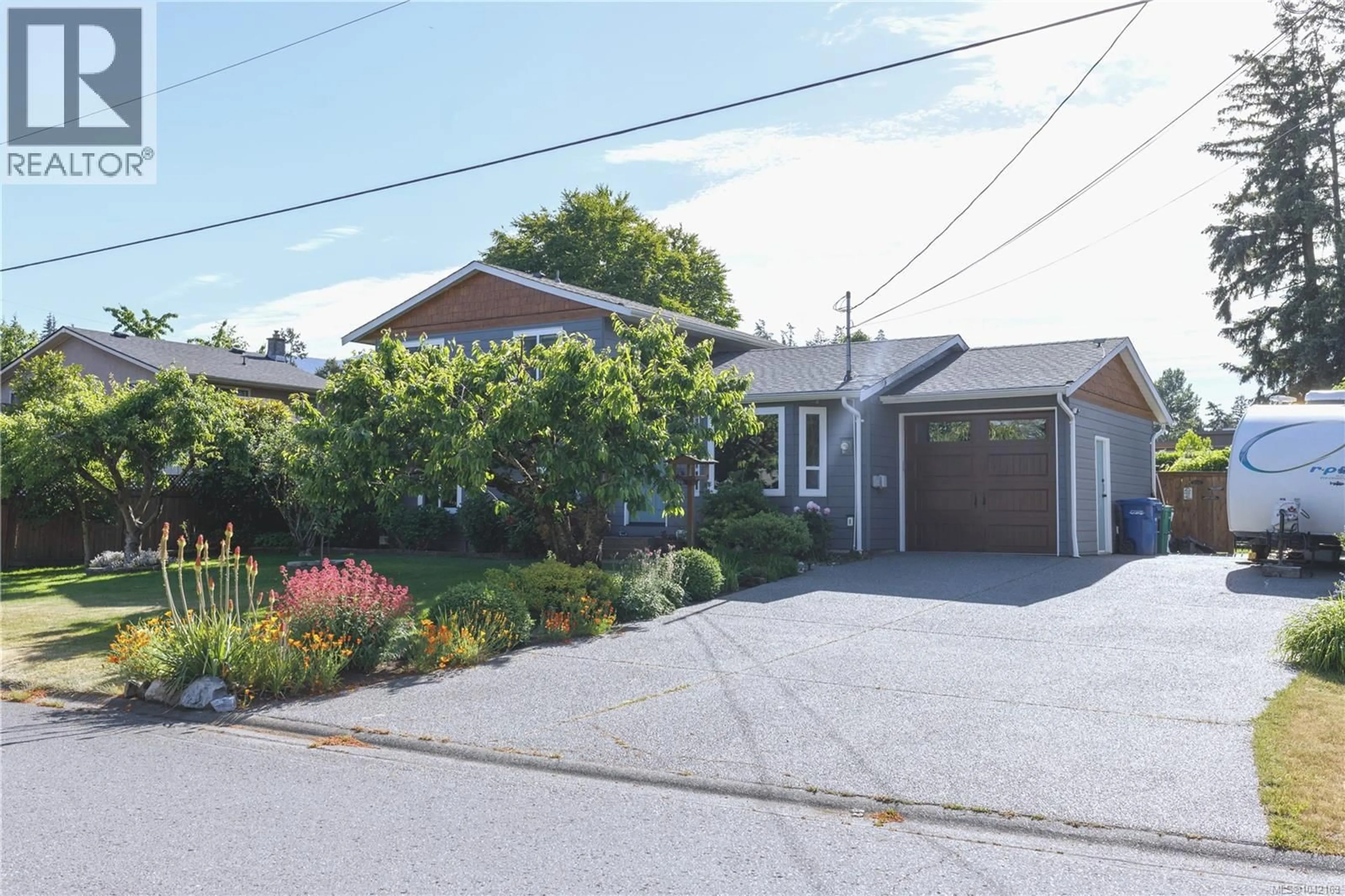 A pic from outside/outdoor area/front of a property/back of a property/a pic from drone, street for 2177 LANCASHIRE AVENUE, Nanaimo British Columbia V9S5P6