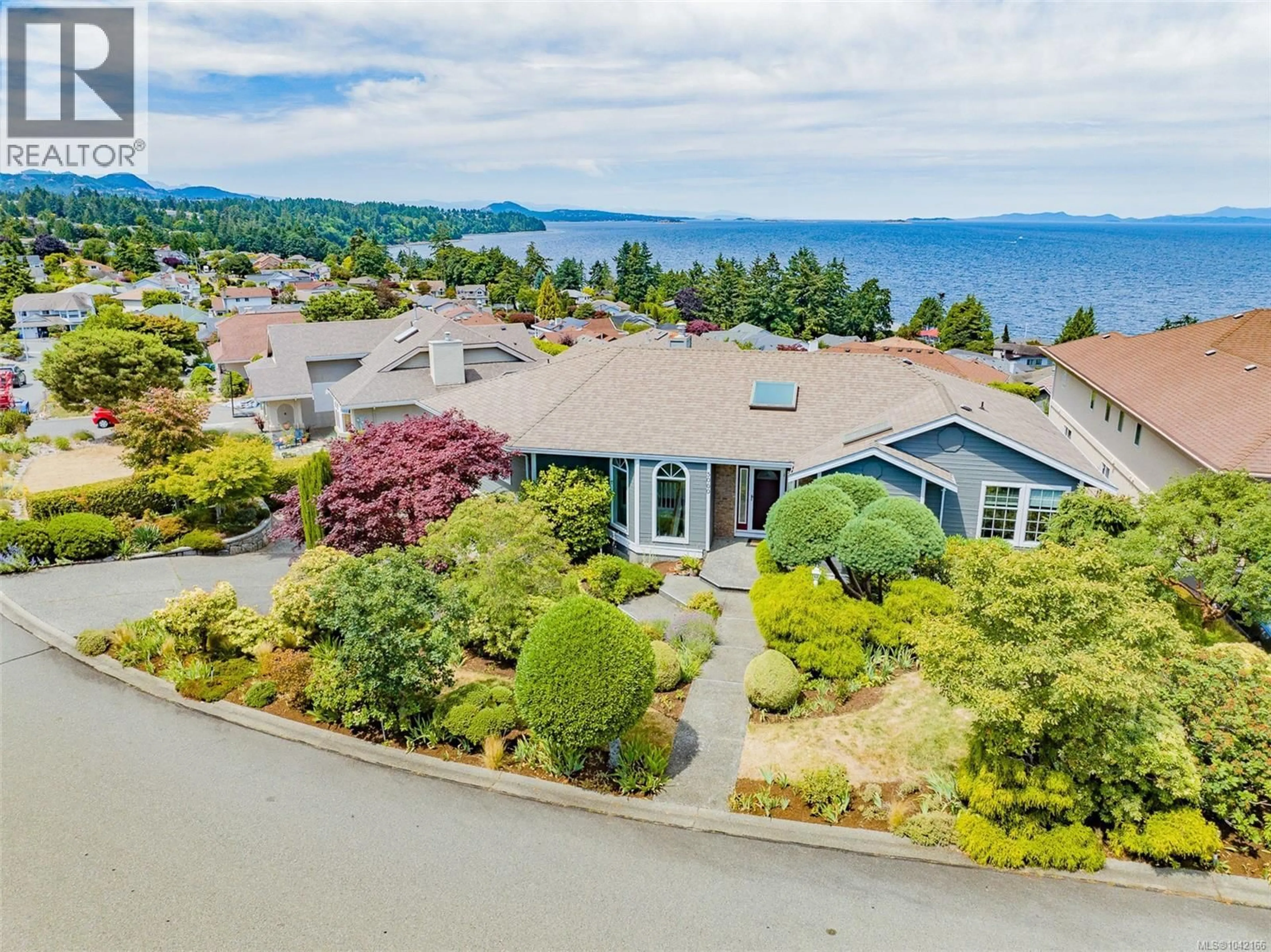 A pic from outside/outdoor area/front of a property/back of a property/a pic from drone, water/lake/river/ocean view for 5060 VISTA VIEW CRESCENT, Nanaimo British Columbia V9V1L6