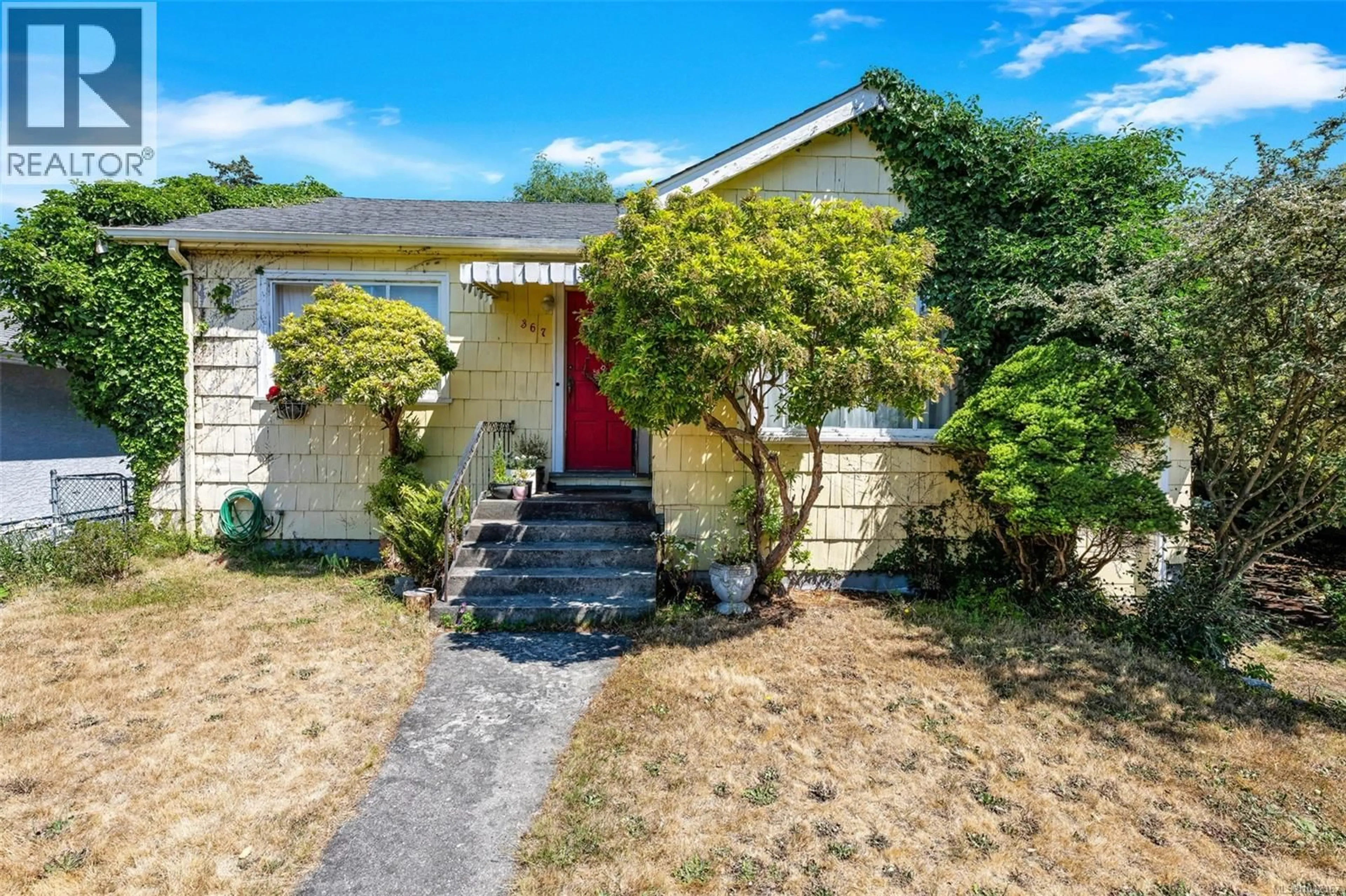 A pic from outside/outdoor area/front of a property/back of a property/a pic from drone, street for 367 FOUL BAY ROAD, Victoria British Columbia V8S4G6