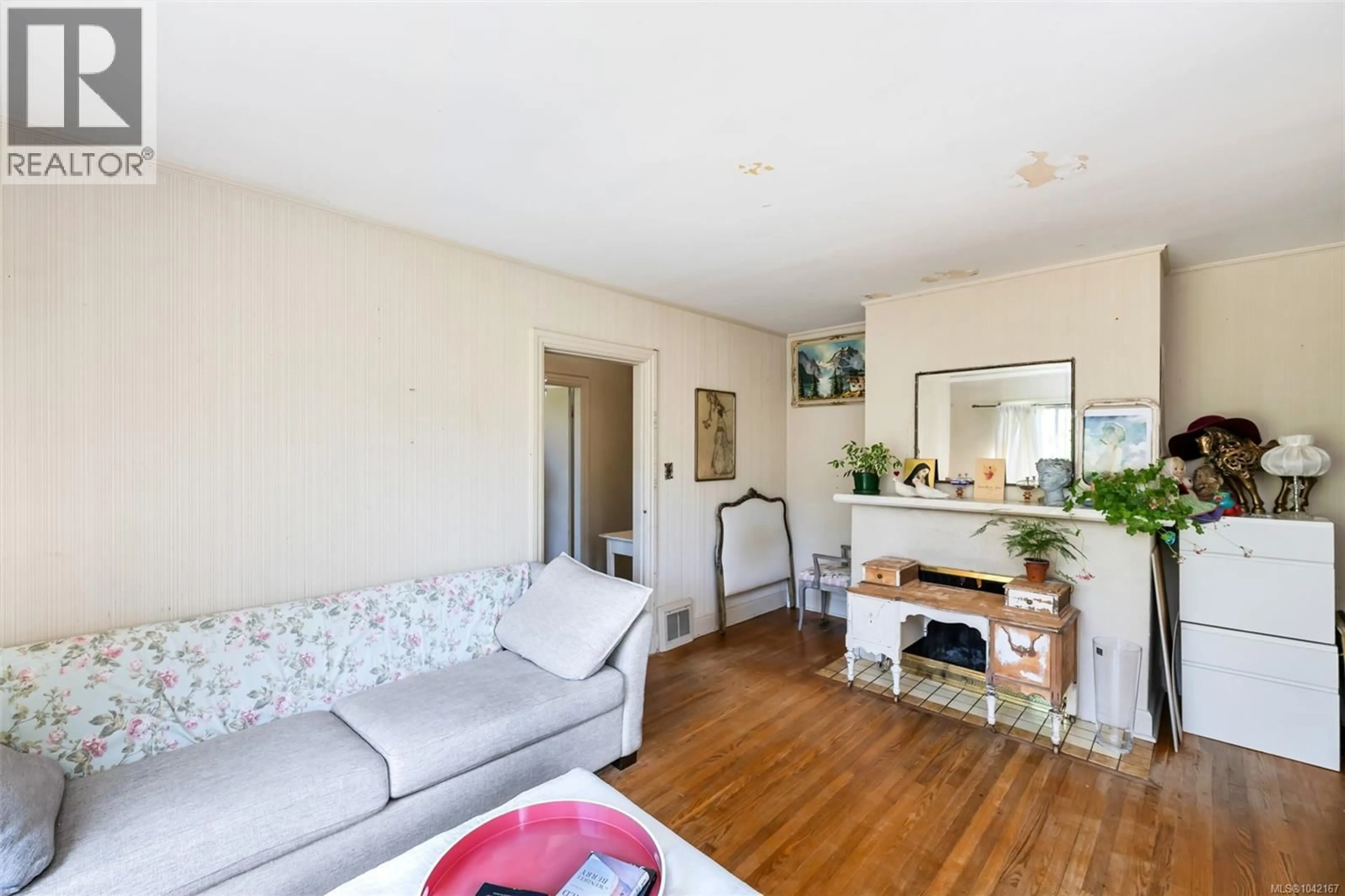 Living room with furniture, unknown for 367 FOUL BAY ROAD, Victoria British Columbia V8S4G6