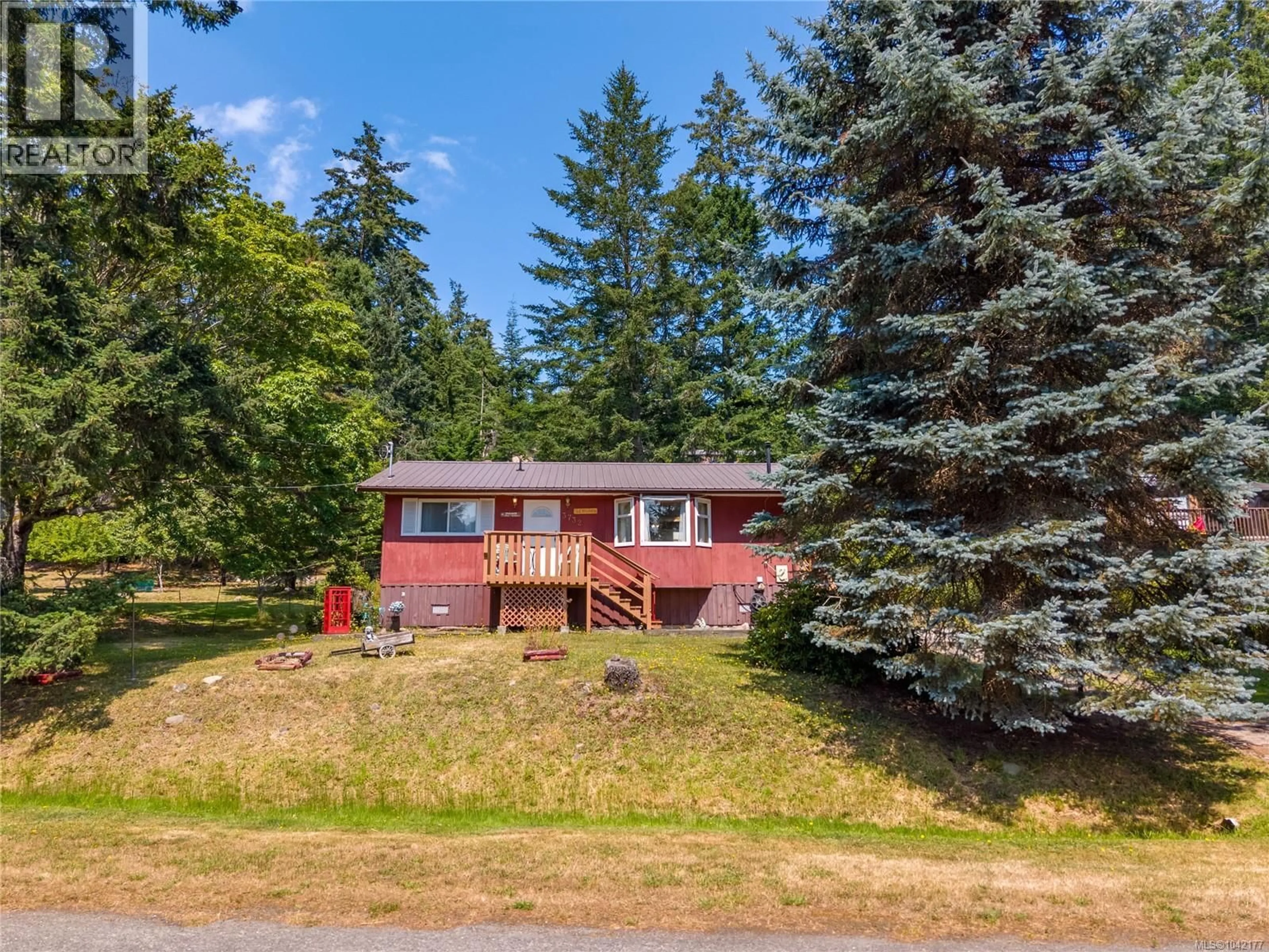 A pic from outside/outdoor area/front of a property/back of a property/a pic from drone, unknown for 3732 RUM ROAD, Pender Island British Columbia V0N2M0