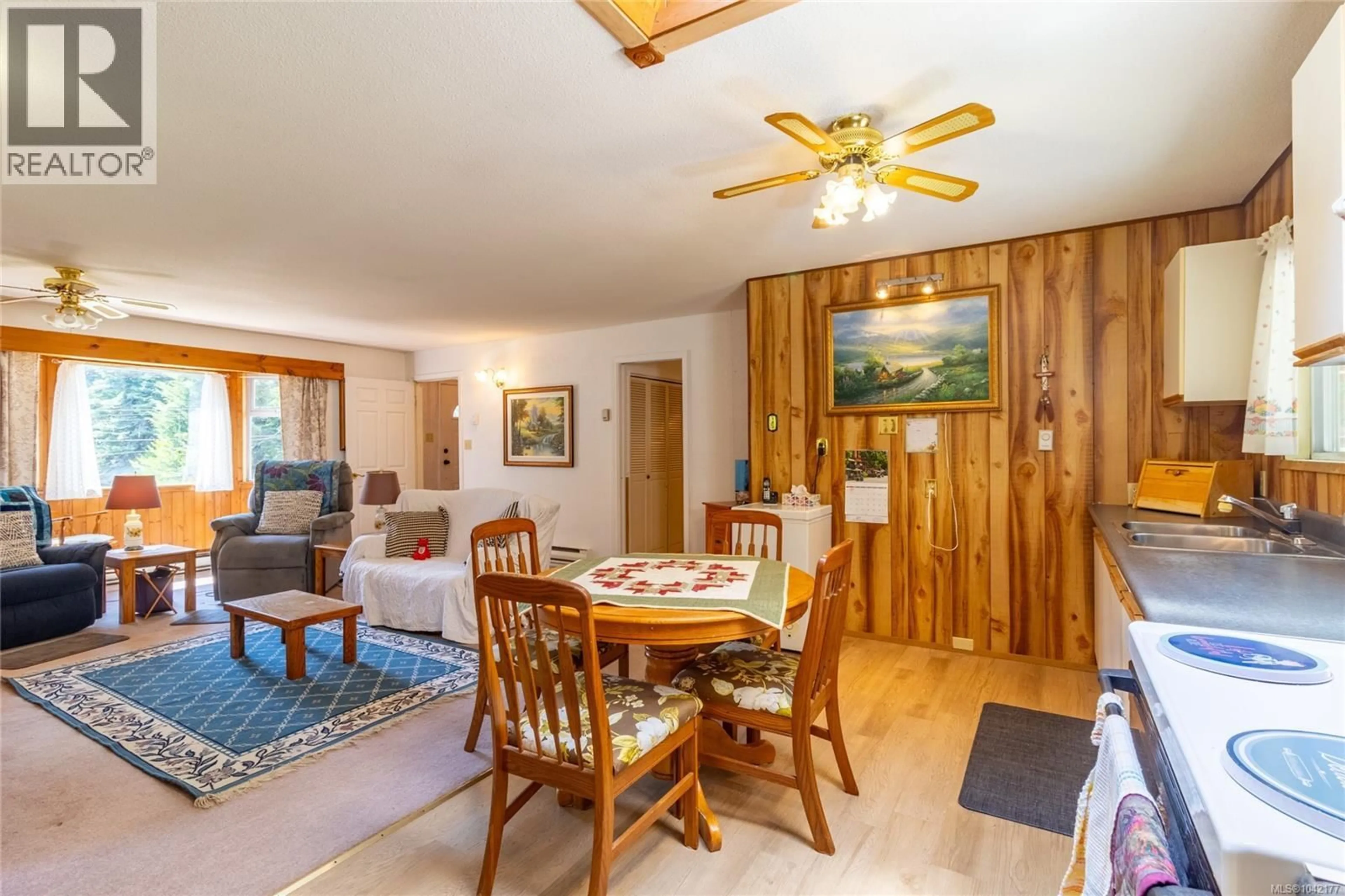 Dining room, wood/laminate floor for 3732 RUM ROAD, Pender Island British Columbia V0N2M0