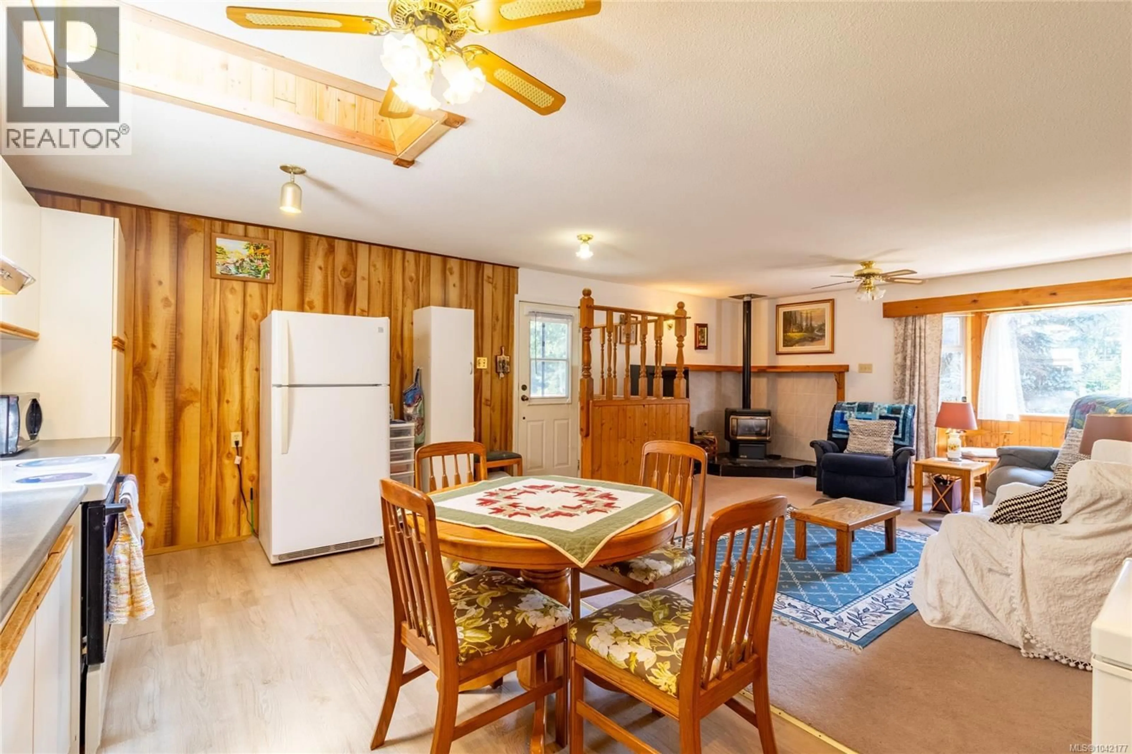 Open concept kitchen, wood/laminate floor for 3732 RUM ROAD, Pender Island British Columbia V0N2M0