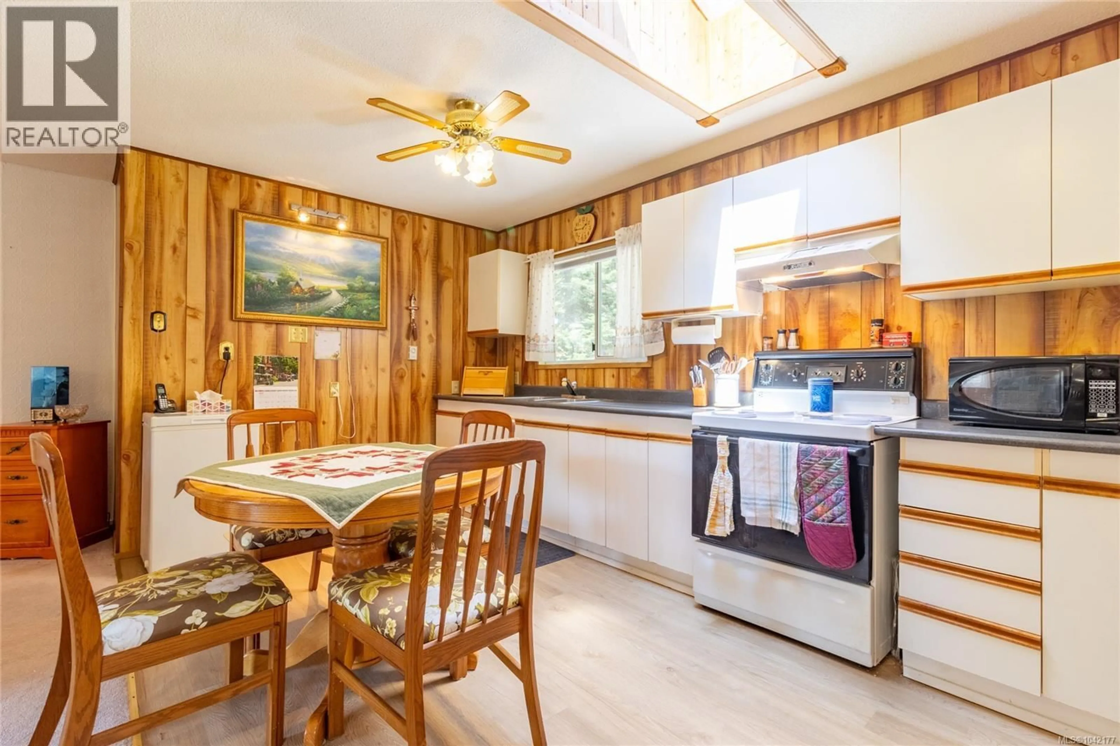 Standard kitchen, ceramic/tile floor for 3732 RUM ROAD, Pender Island British Columbia V0N2M0