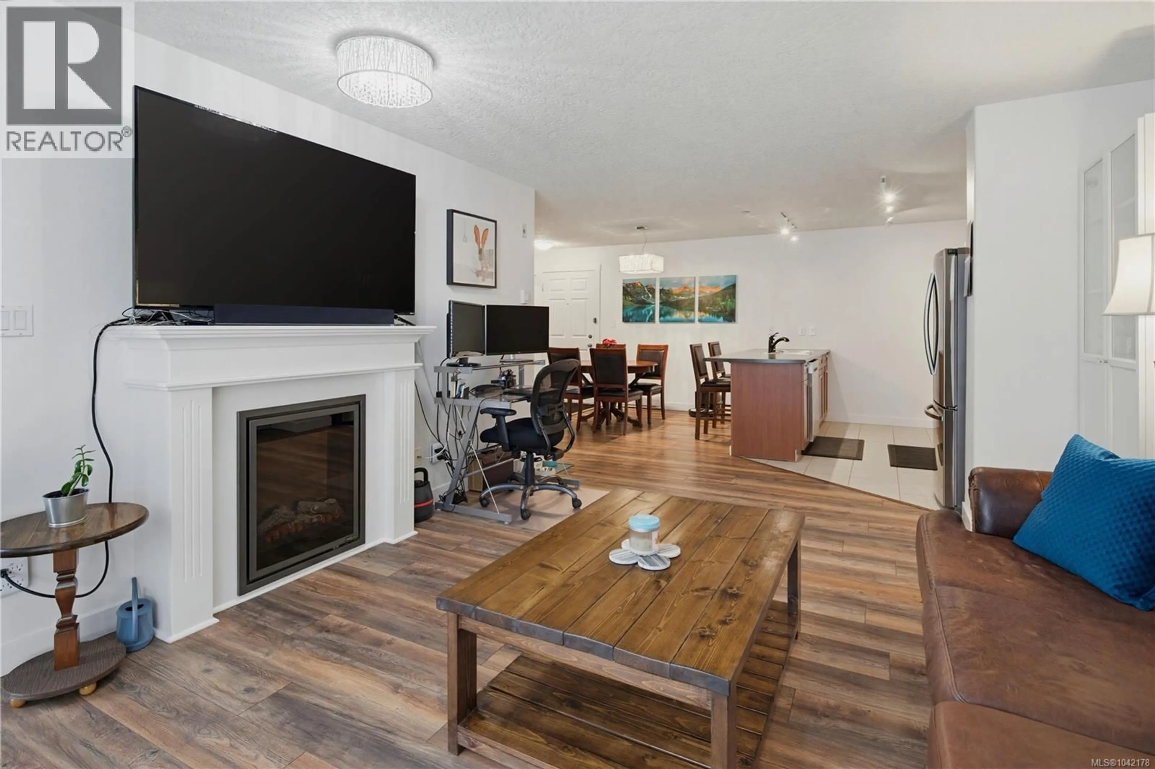 Living room with furniture, wood/laminate floor for 205 - 2823 JACKLIN ROAD, Langford British Columbia V9B3Y1