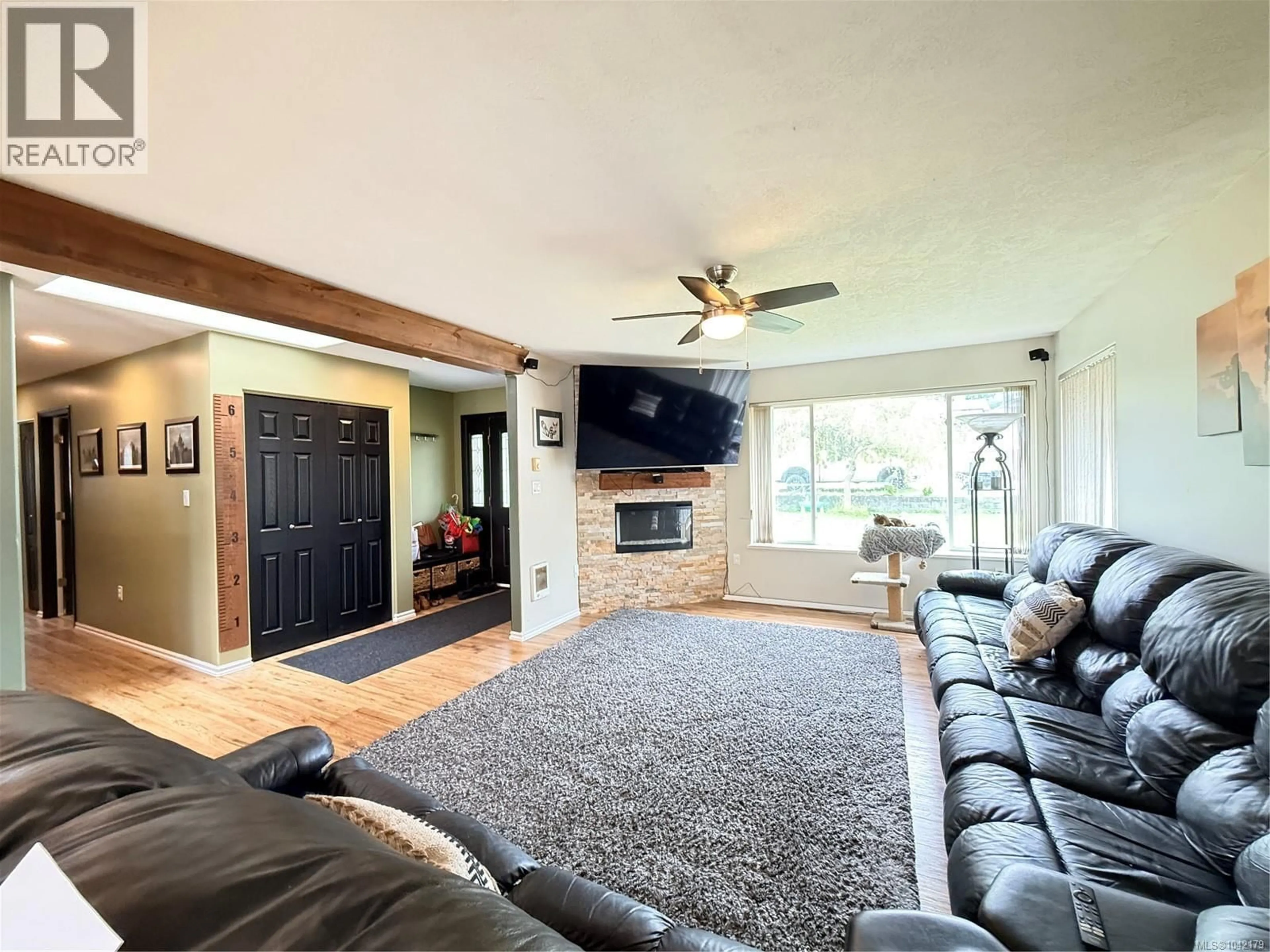 Living room with furniture, unknown for 2116 NORTHLAND ROAD, Port McNeill British Columbia V0N2R0