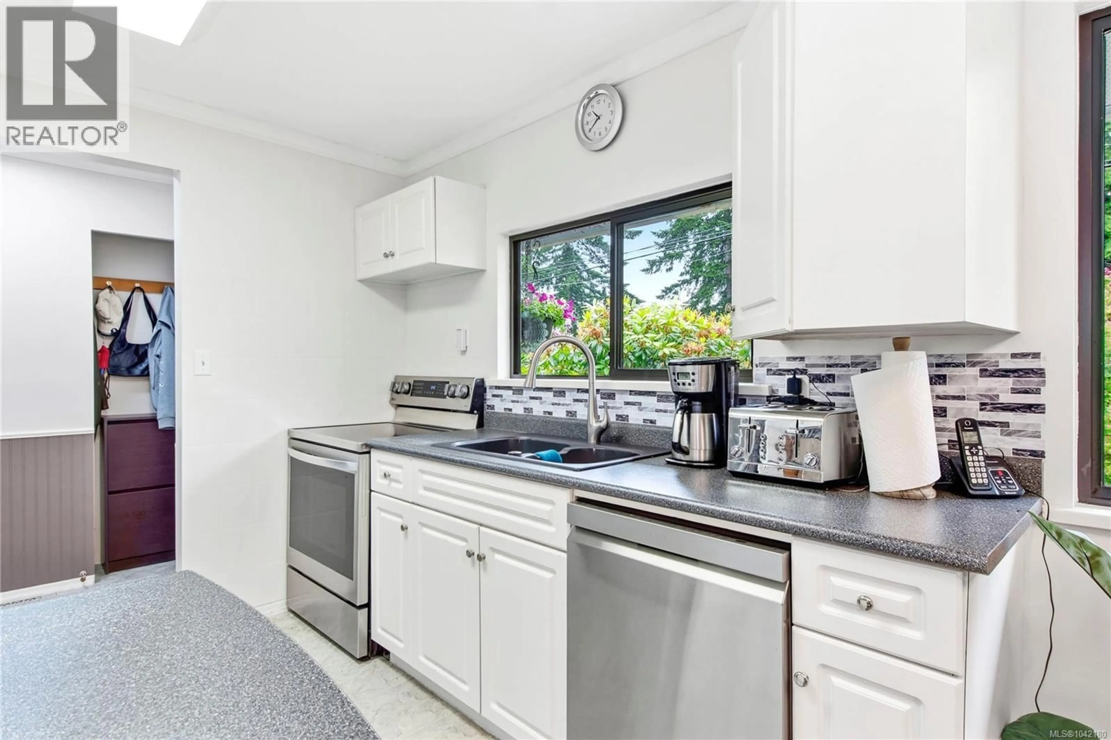 Standard kitchen, ceramic/tile floor for 1276 SAYWARD ROAD, Sayward British Columbia V0P1R0