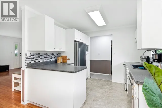 1276 SAYWARD ROAD, Sayward 5