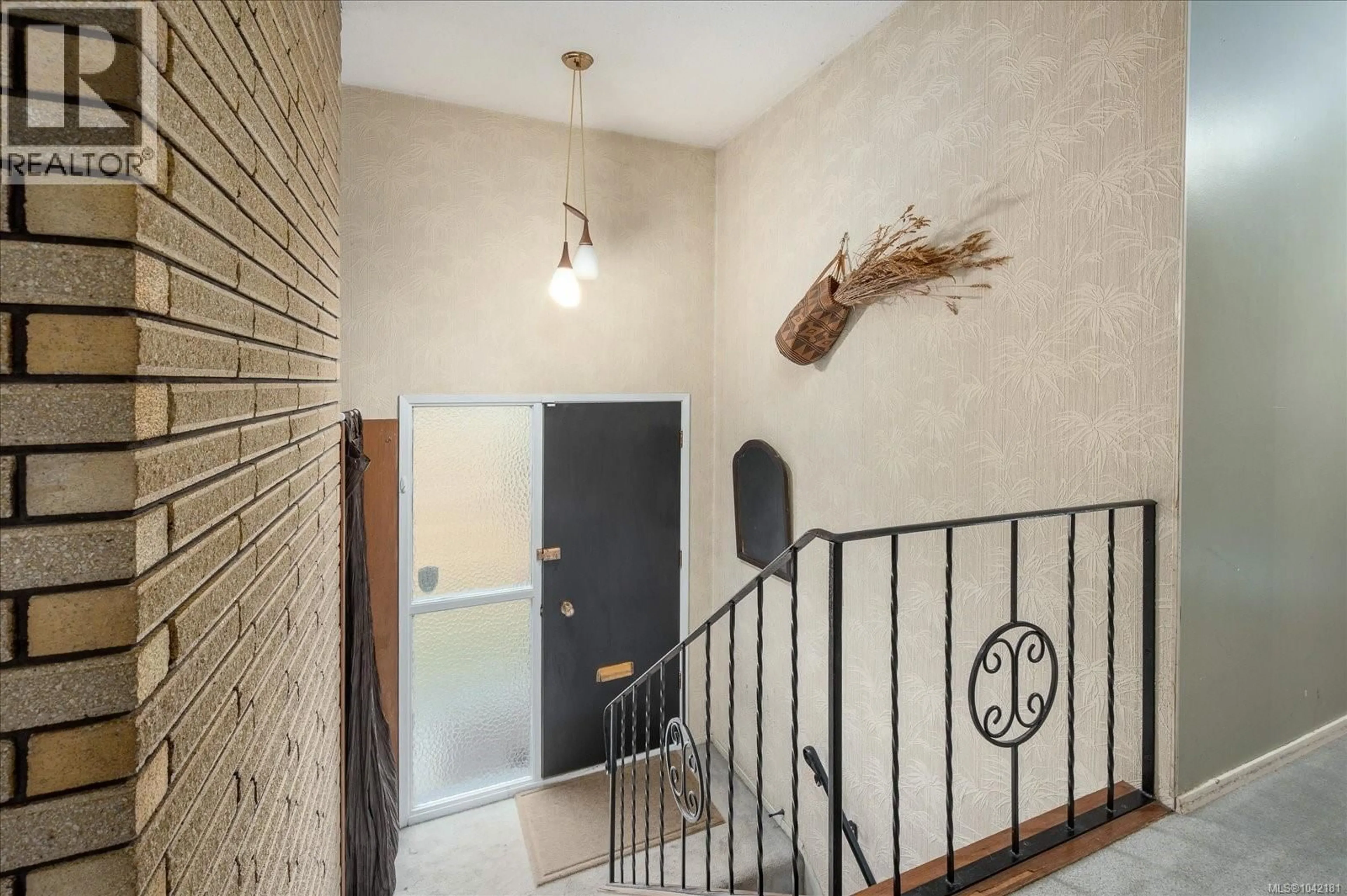 Indoor foyer for 91 GARNER CRESCENT, Nanaimo British Columbia V9R2A5