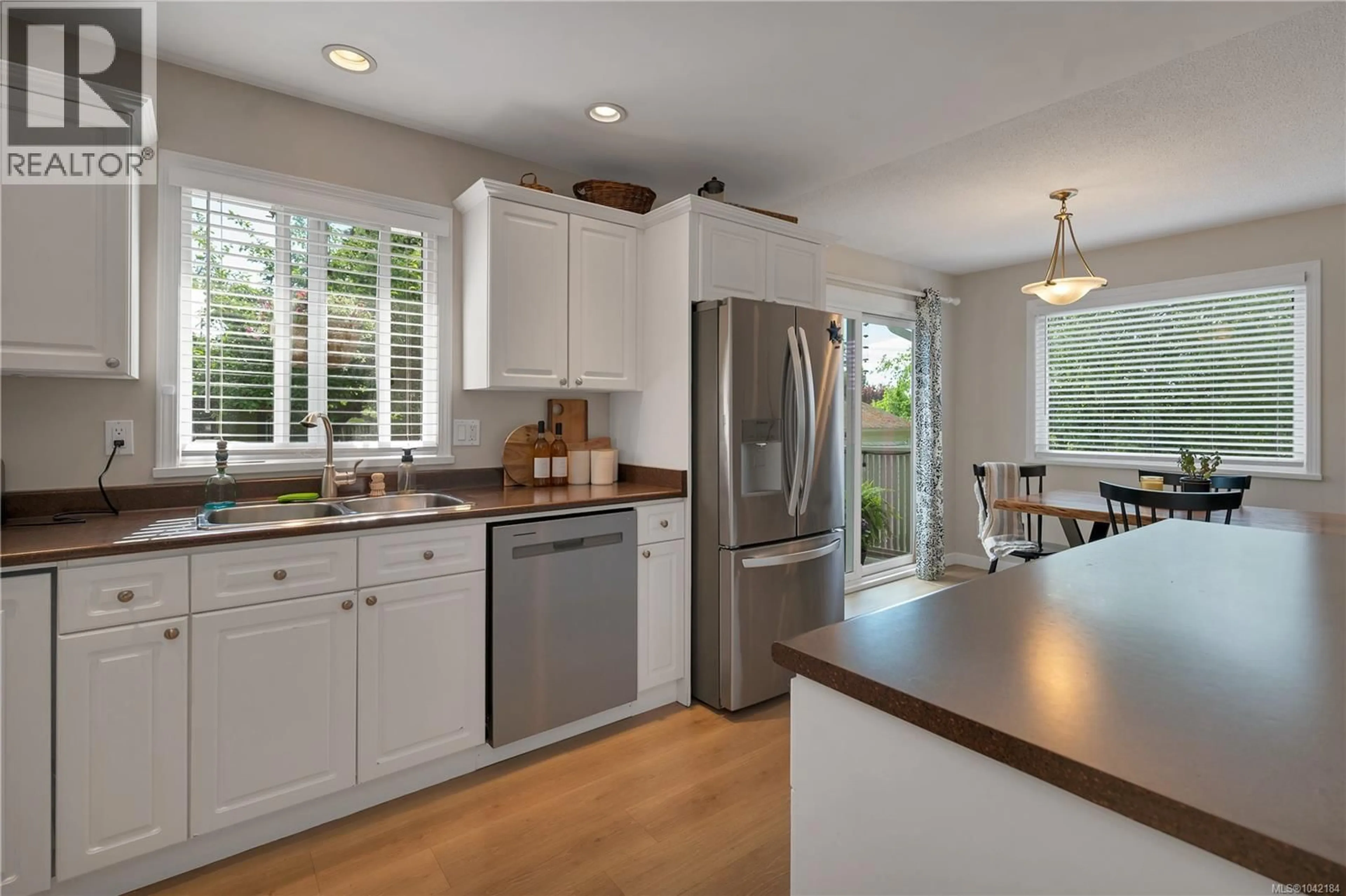 Open concept kitchen, unknown for 561 BALSAM PLACE, Campbell River British Columbia V9W5S6