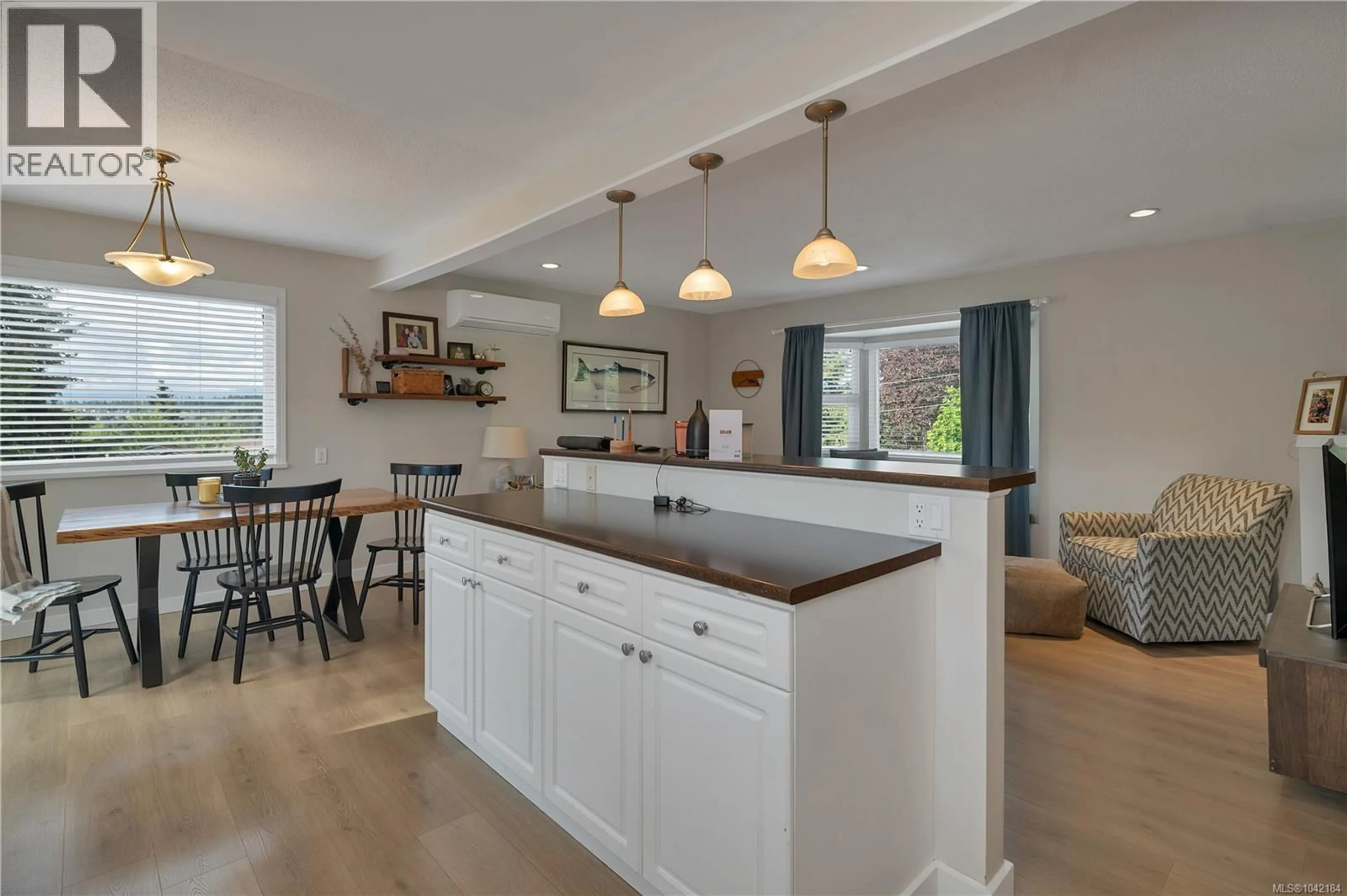 Open concept kitchen, unknown for 561 BALSAM PLACE, Campbell River British Columbia V9W5S6