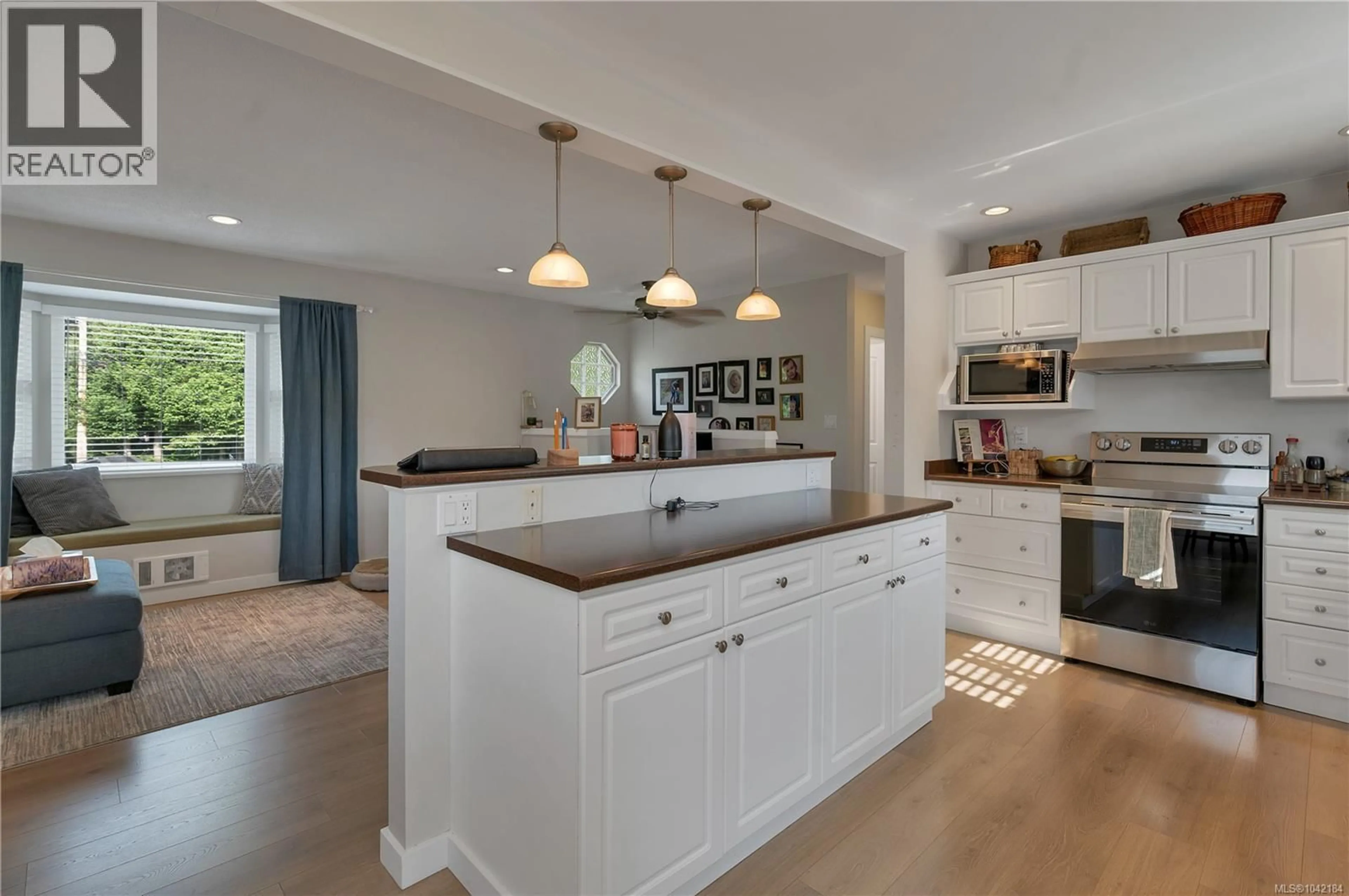 Open concept kitchen, unknown for 561 BALSAM PLACE, Campbell River British Columbia V9W5S6