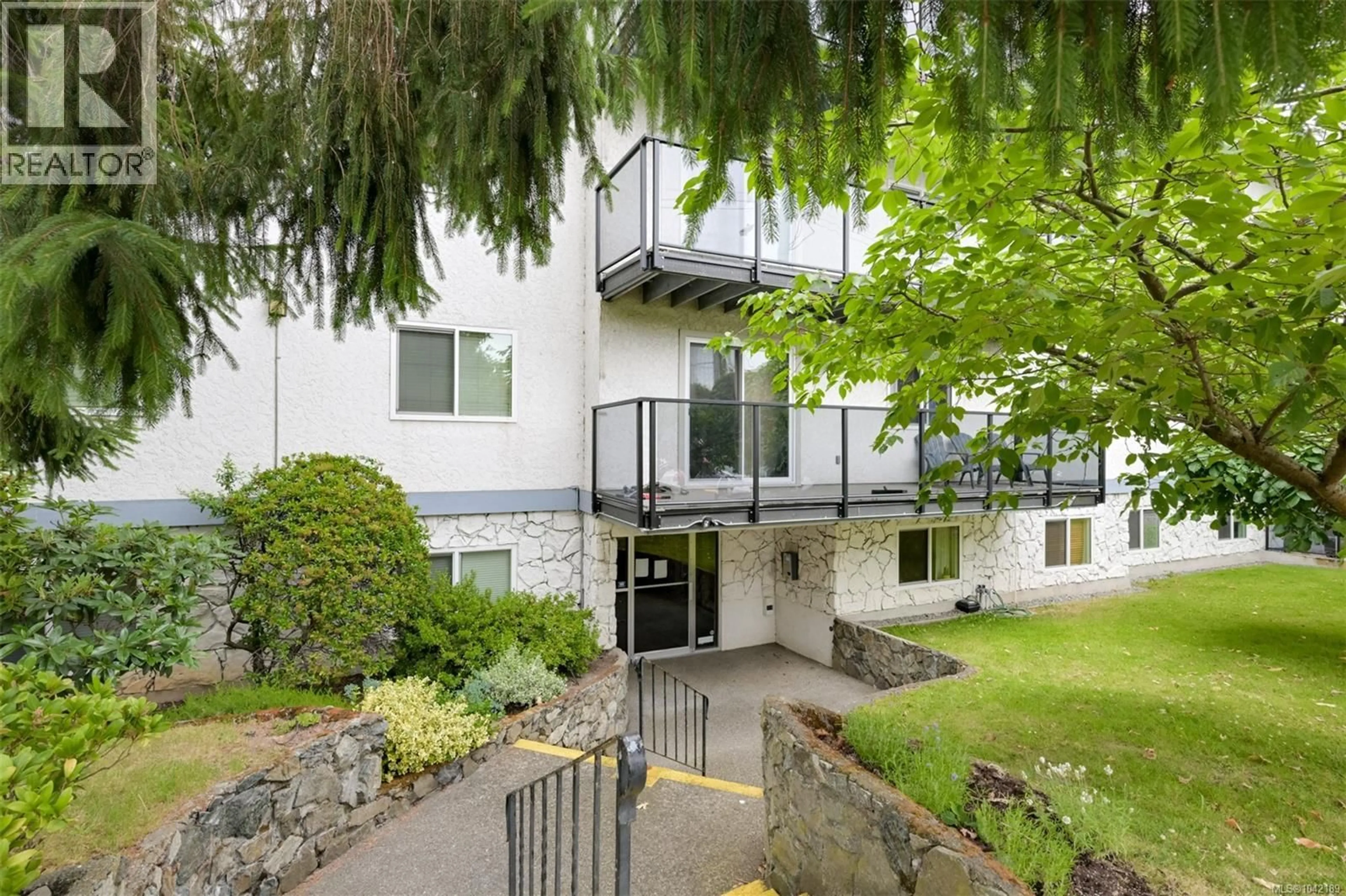 Patio, building for 403 - 859 CARRIE STREET, Esquimalt British Columbia V9A5R5