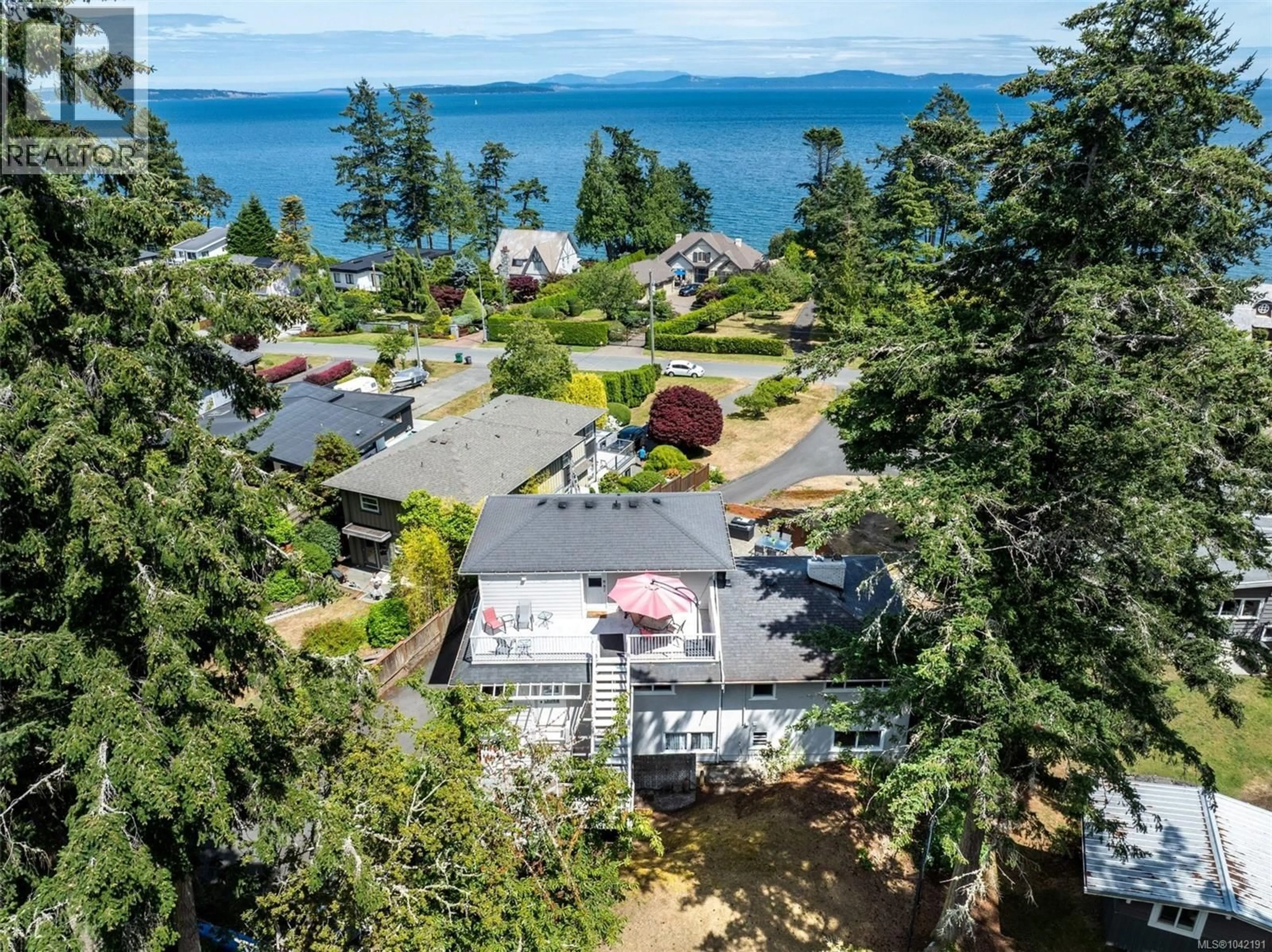 A pic from outside/outdoor area/front of a property/back of a property/a pic from drone, water/lake/river/ocean view for 5270 PARKER AVENUE, Saanich British Columbia V8L5E5
