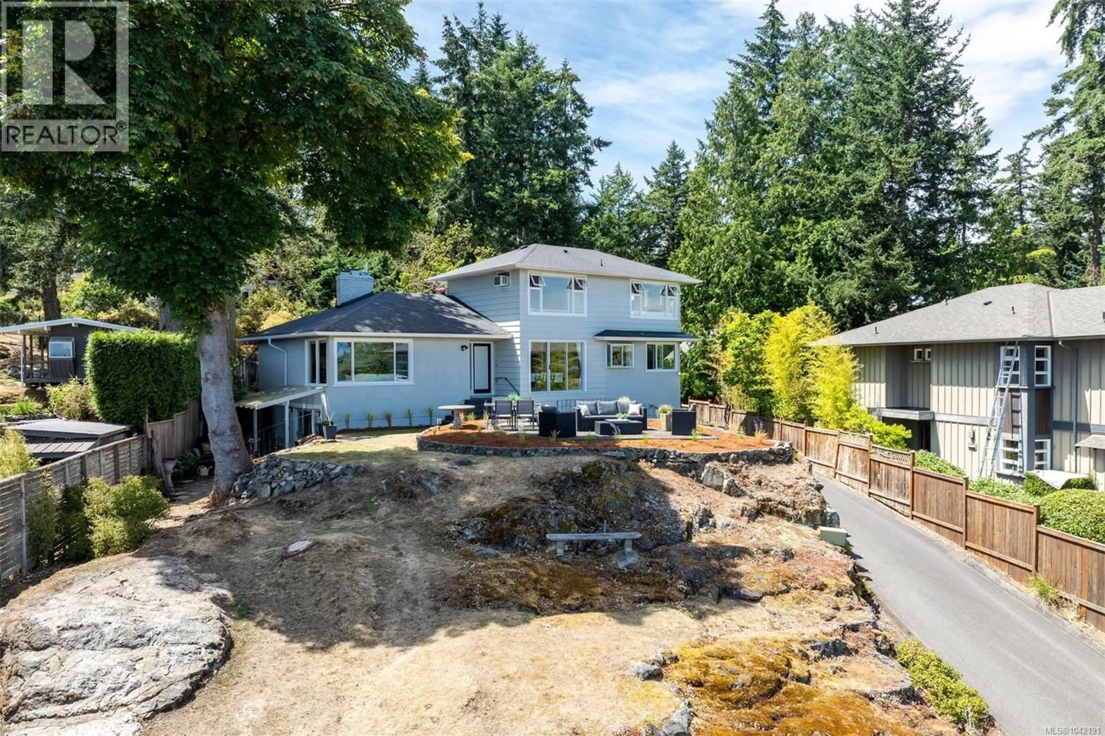 A pic from outside/outdoor area/front of a property/back of a property/a pic from drone, unknown for 5270 PARKER AVENUE, Saanich British Columbia V8L5E5