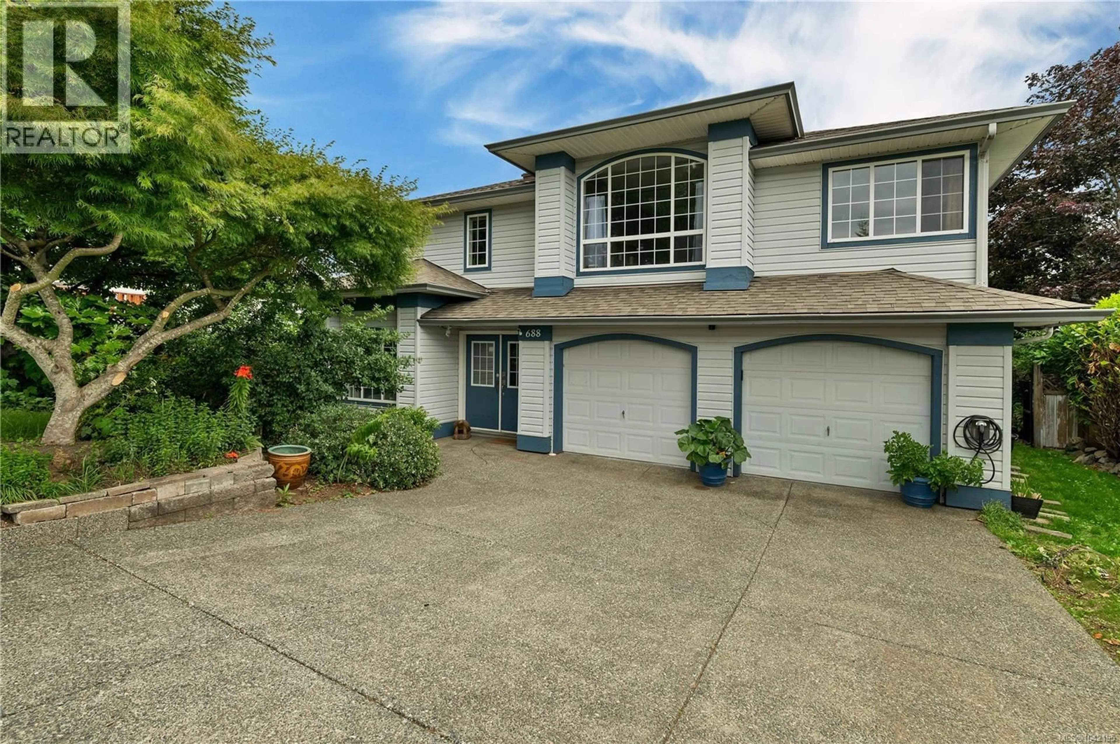 A pic from outside/outdoor area/front of a property/back of a property/a pic from drone, street for 688 HUDSON ROAD, Campbell River British Columbia V9H1R9