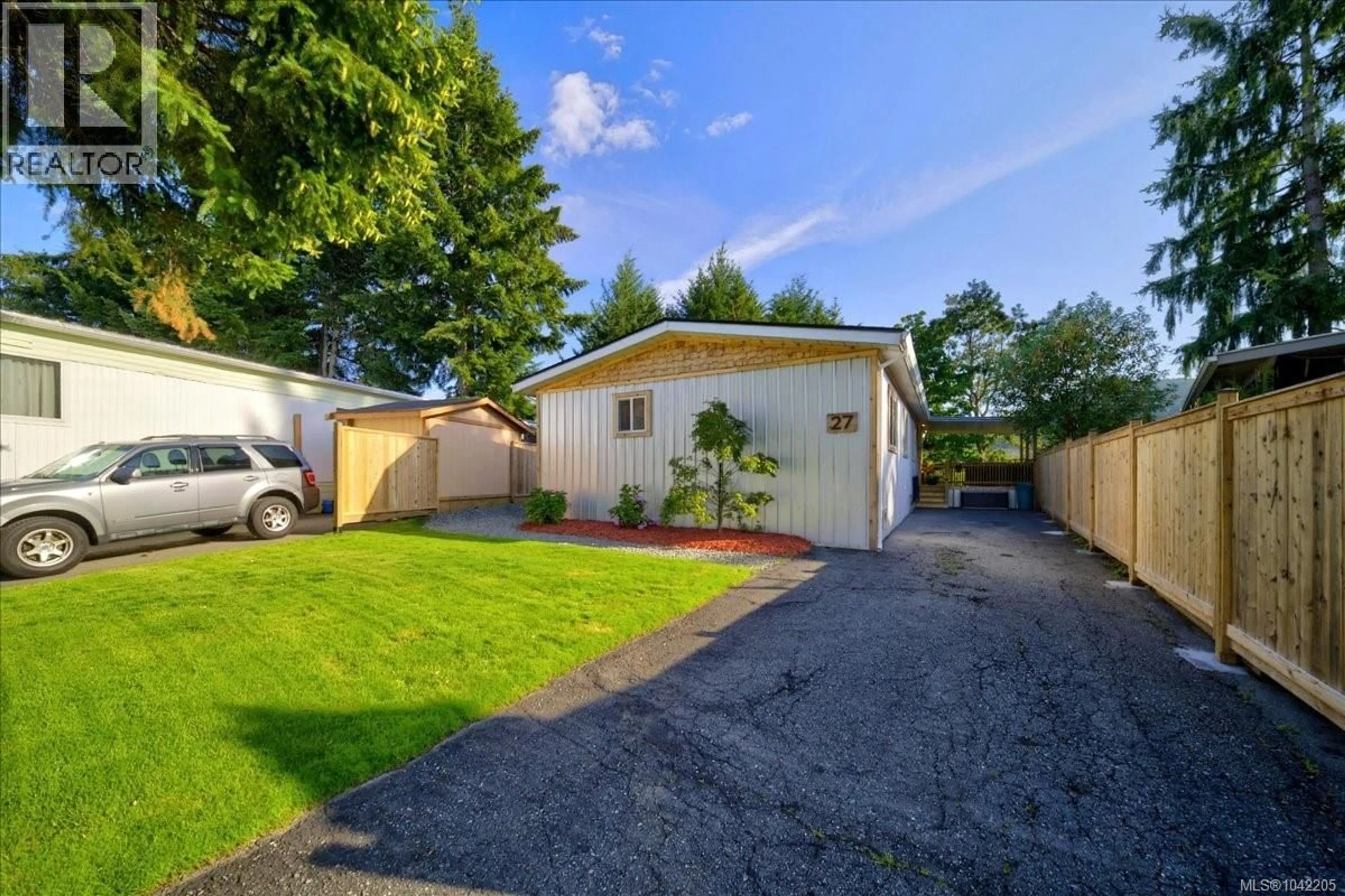A pic from outside/outdoor area/front of a property/back of a property/a pic from drone, street for 27 - 2827 SOOKE LAKE ROAD, Langford British Columbia V9B4P8