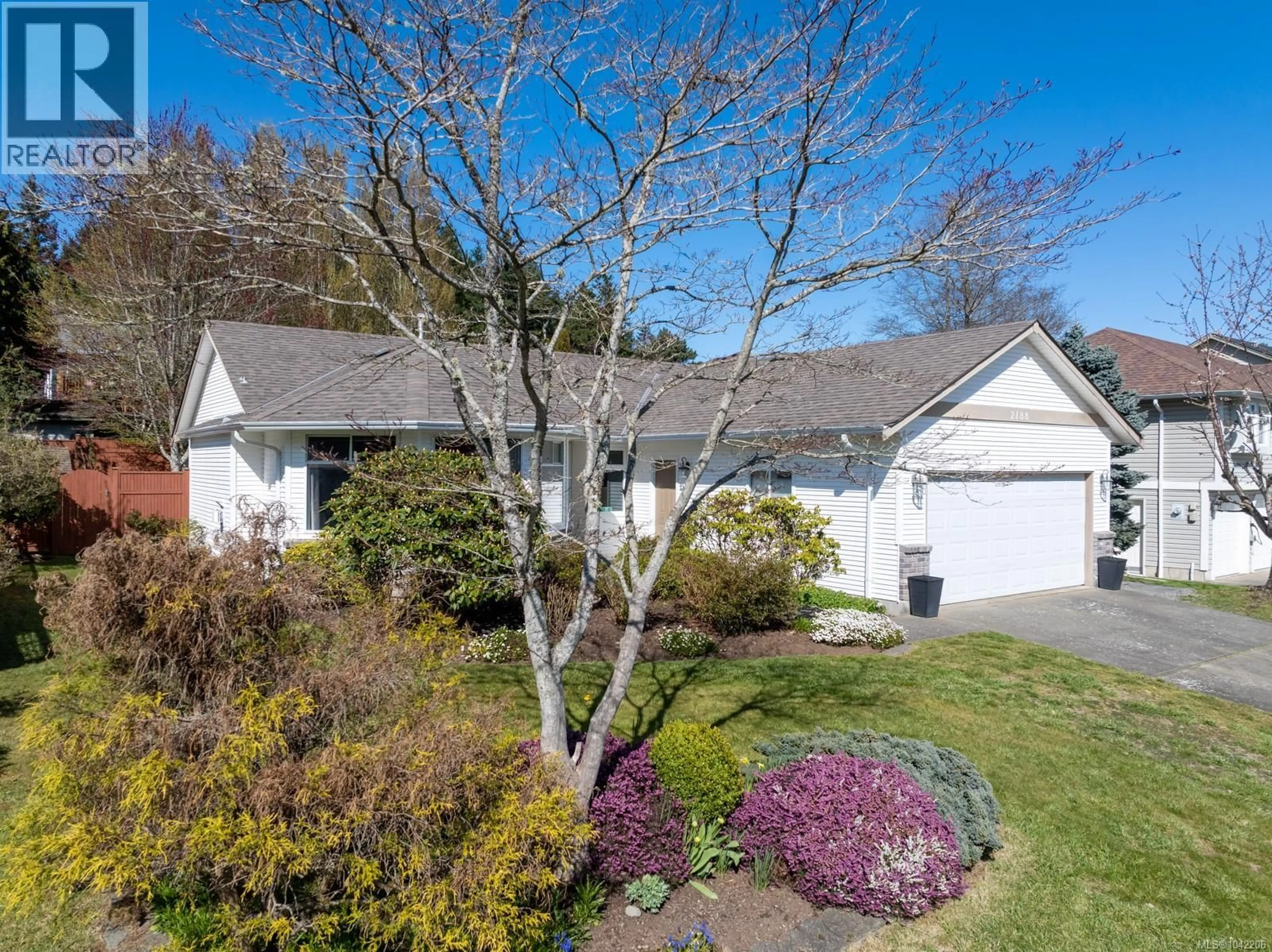 A pic from outside/outdoor area/front of a property/back of a property/a pic from drone, street for 2188 CARDINAL PLACE, Comox British Columbia V9M3G2