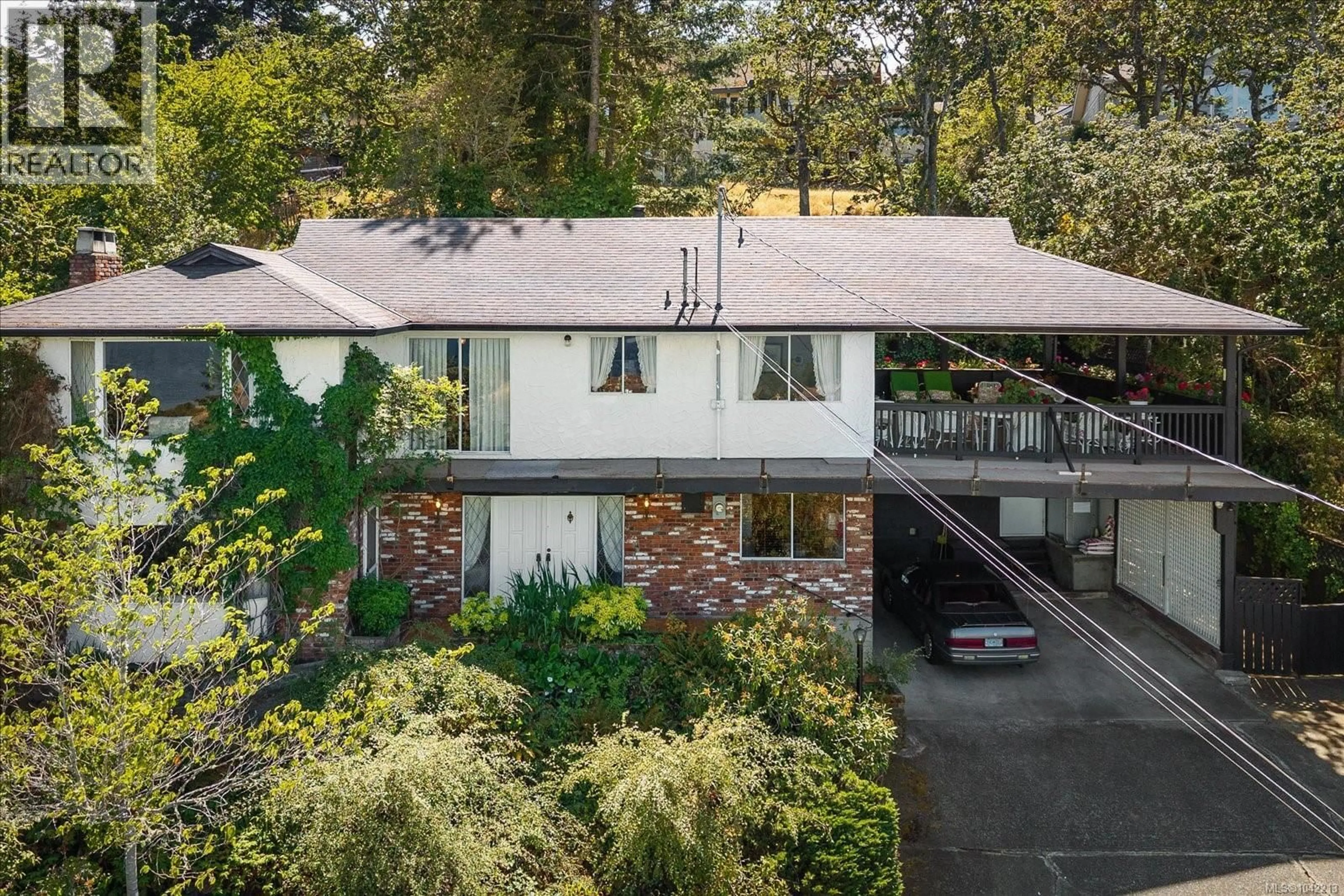 A pic from outside/outdoor area/front of a property/back of a property/a pic from drone, street for 3647 OVERLOOK DRIVE, Nanaimo British Columbia V9T1M5