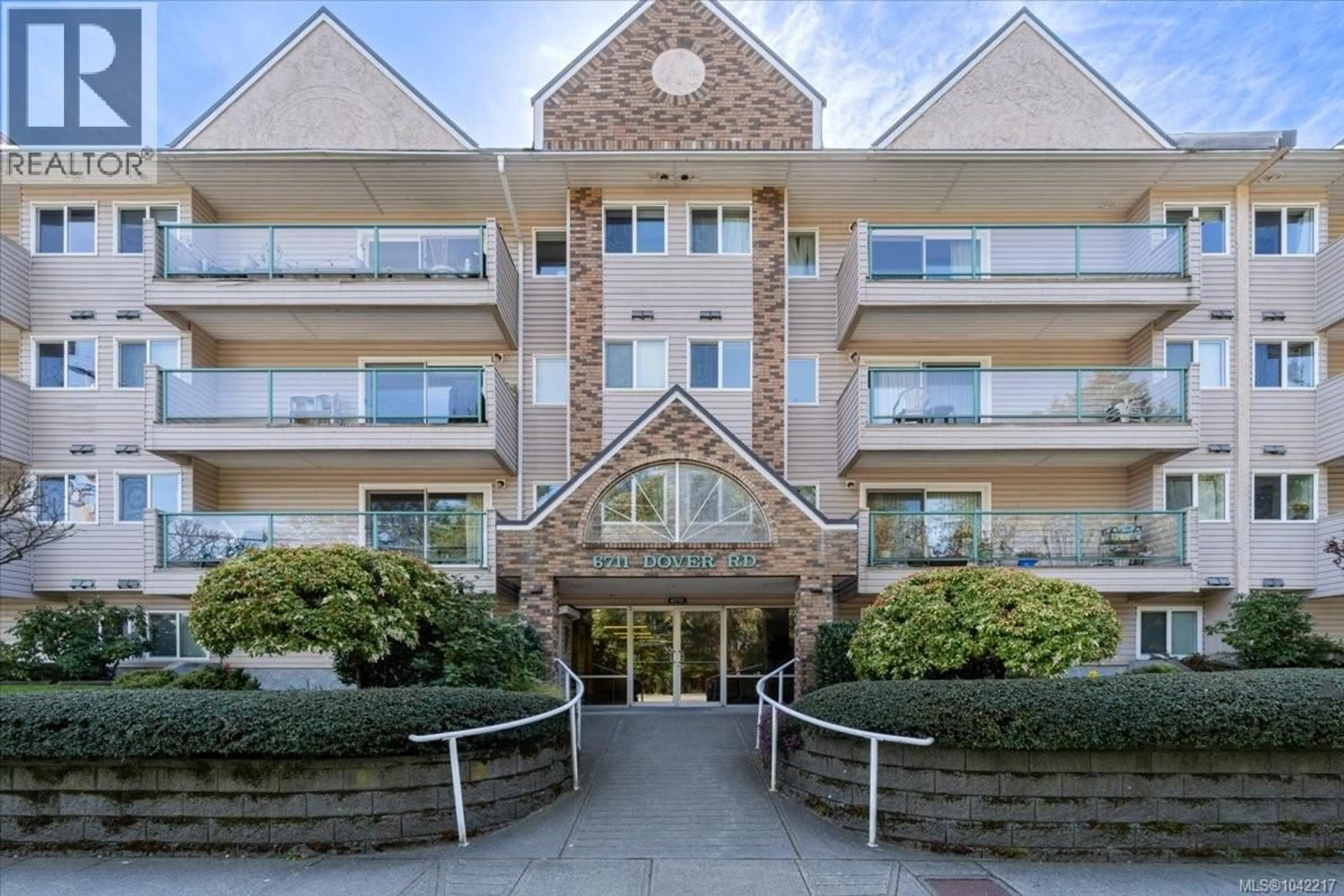 Indoor foyer for 124 - 6711 DOVER ROAD, Nanaimo British Columbia V9V1L9