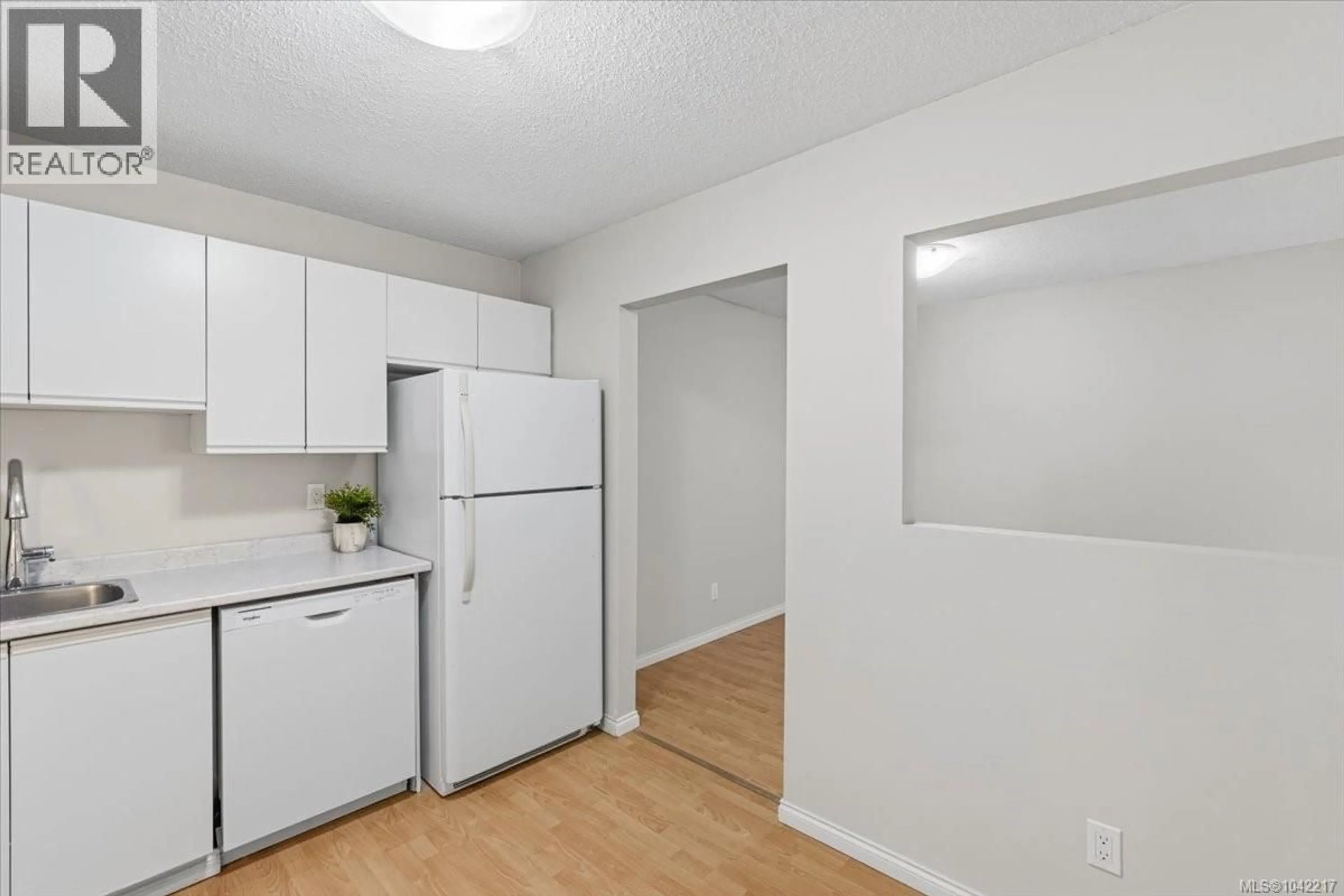 Standard kitchen, unknown for 124 - 6711 DOVER ROAD, Nanaimo British Columbia V9V1L9