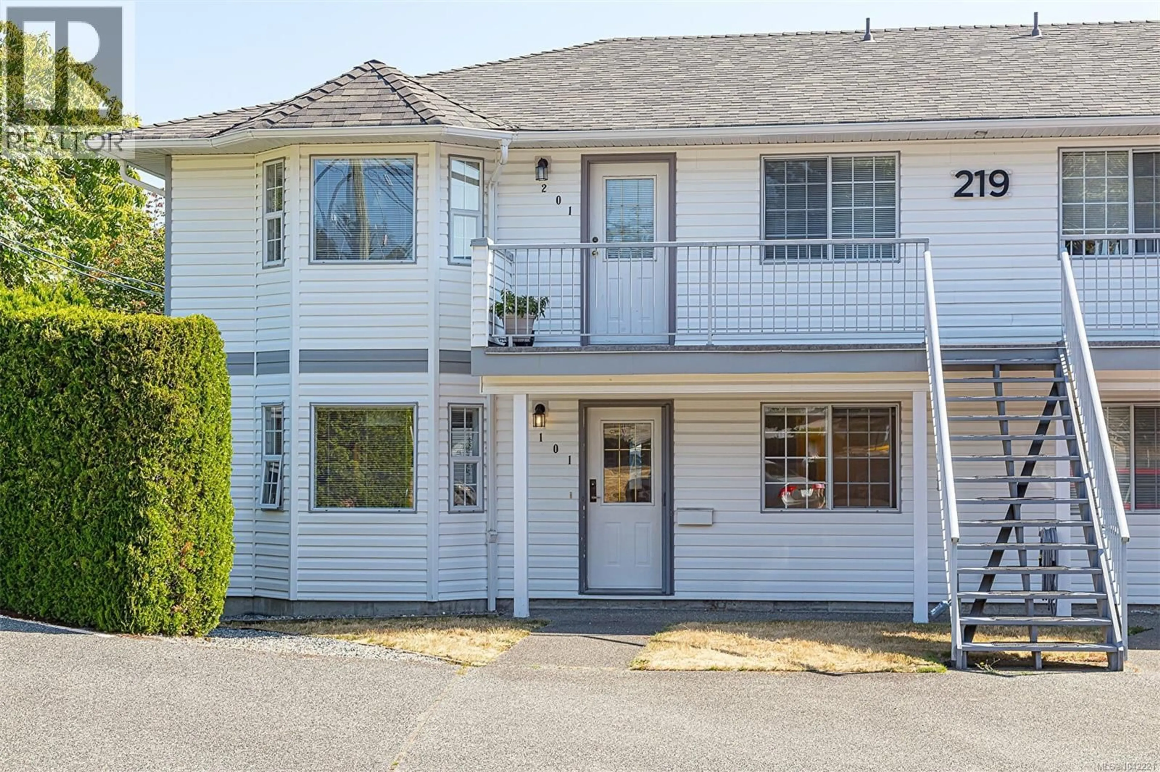 Home with vinyl exterior material, street for 101 - 219 DOGWOOD DRIVE, Ladysmith British Columbia V9G1S9