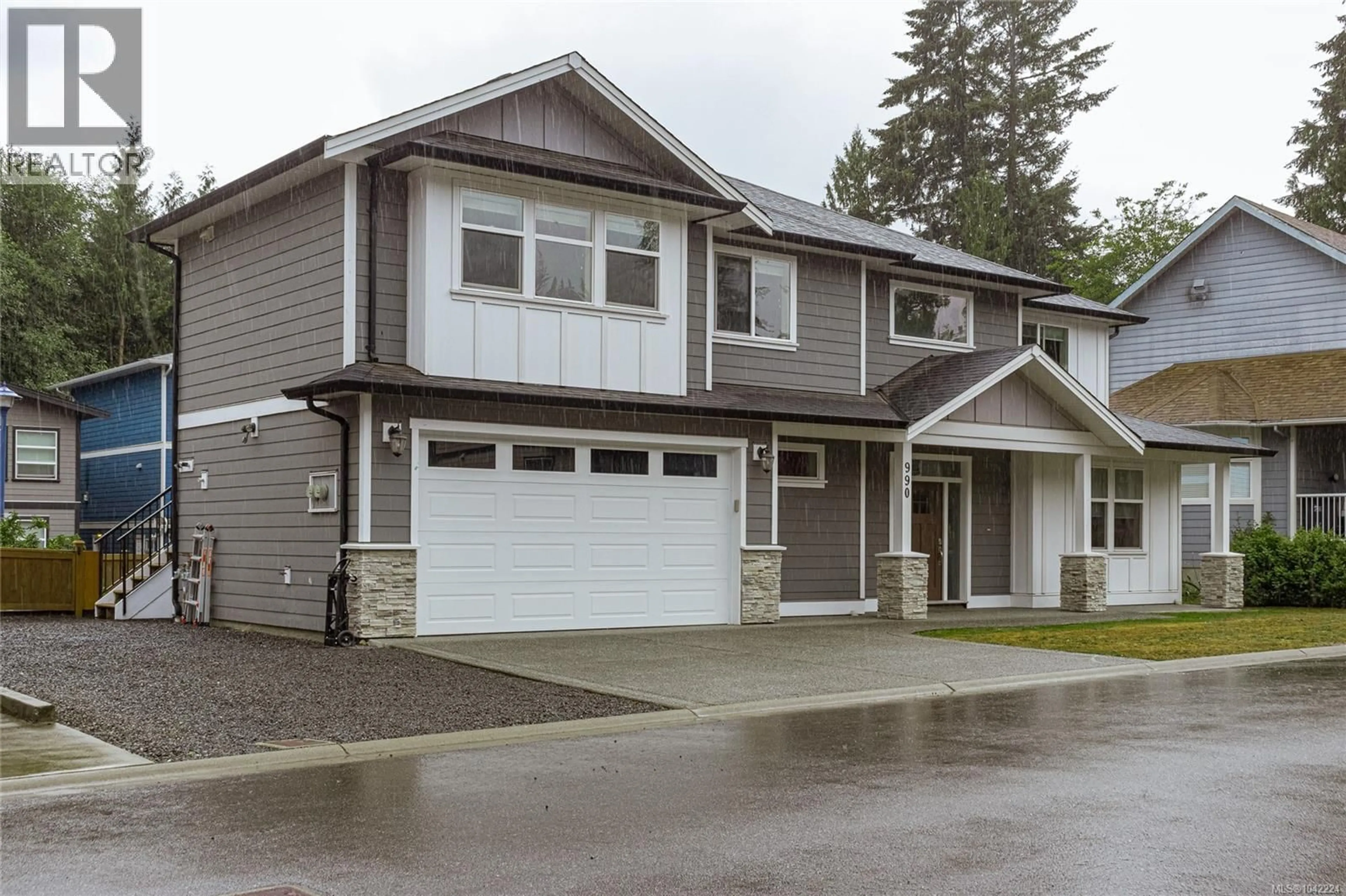 Home with vinyl exterior material, street for 990 ARIANE GARDENS, Langford British Columbia V9C3A4