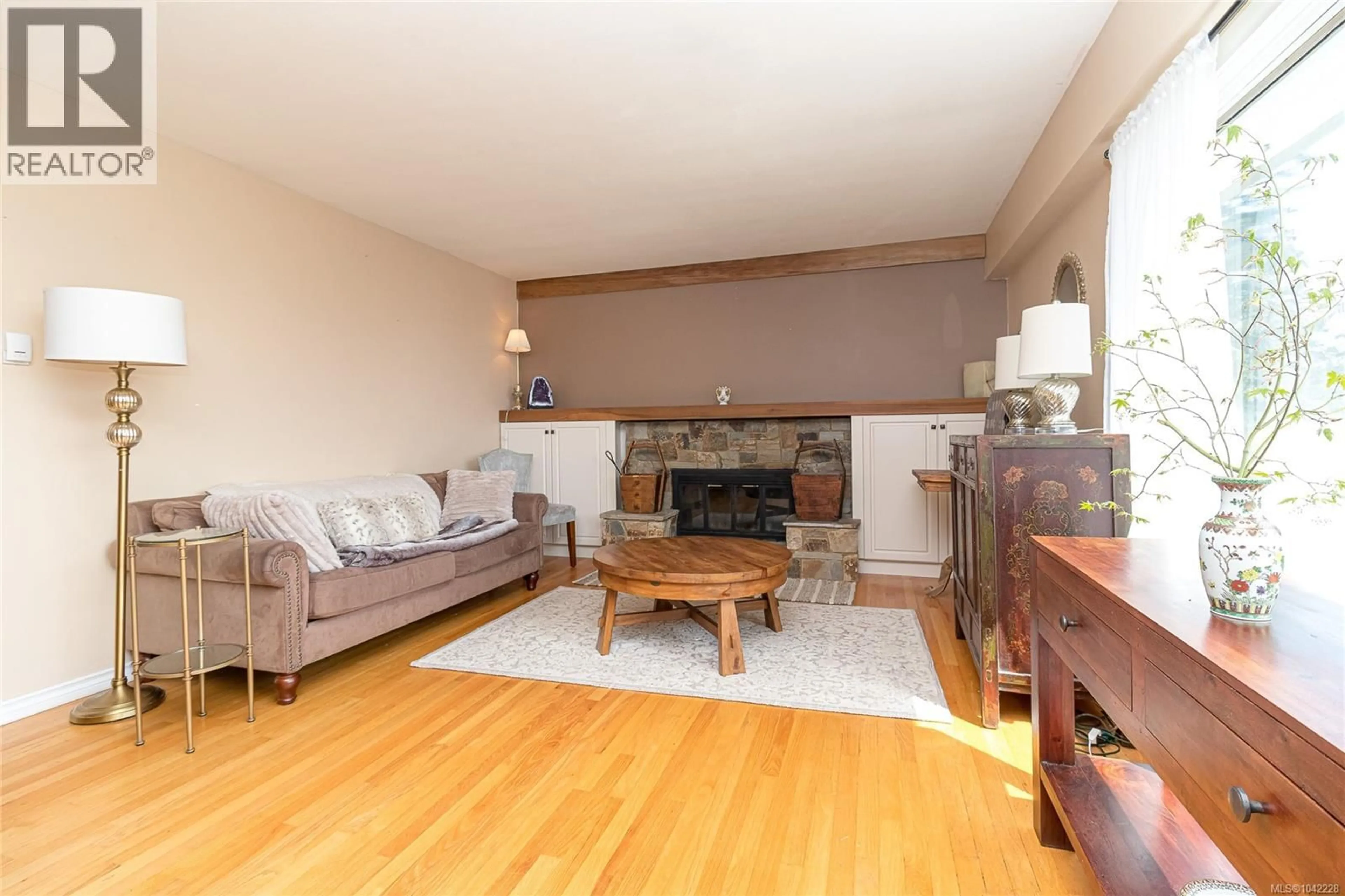 Living room with furniture, wood/laminate floor for 3931 CIRCLE DRIVE, Metchosin British Columbia V9C4A9
