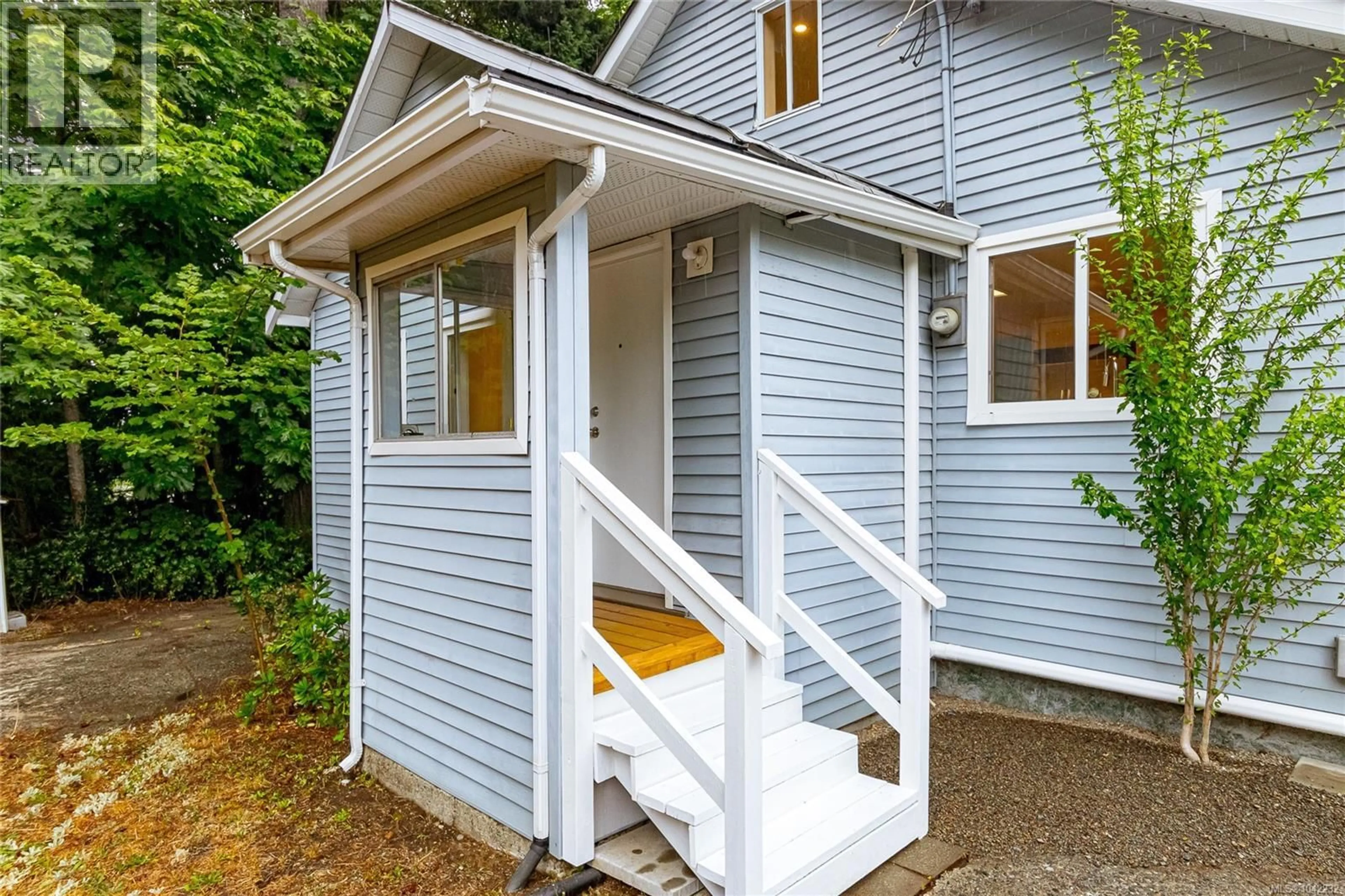 Home with vinyl exterior material, street for 5934 HIGHLAND AVENUE, Duncan British Columbia V9L1L6