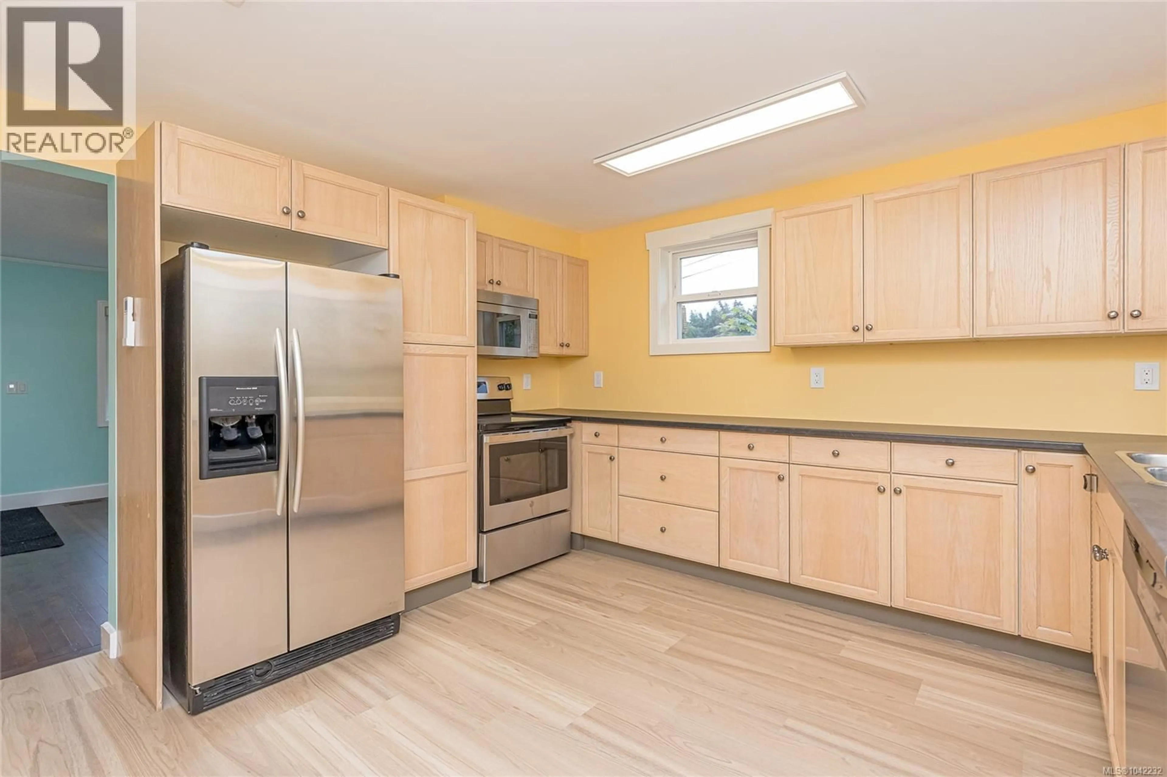 Standard kitchen, unknown for 5934 HIGHLAND AVENUE, Duncan British Columbia V9L1L6