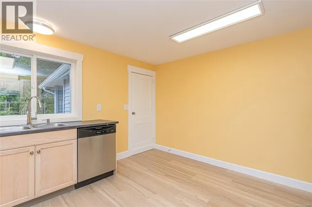 5934 HIGHLAND AVENUE, Duncan 5