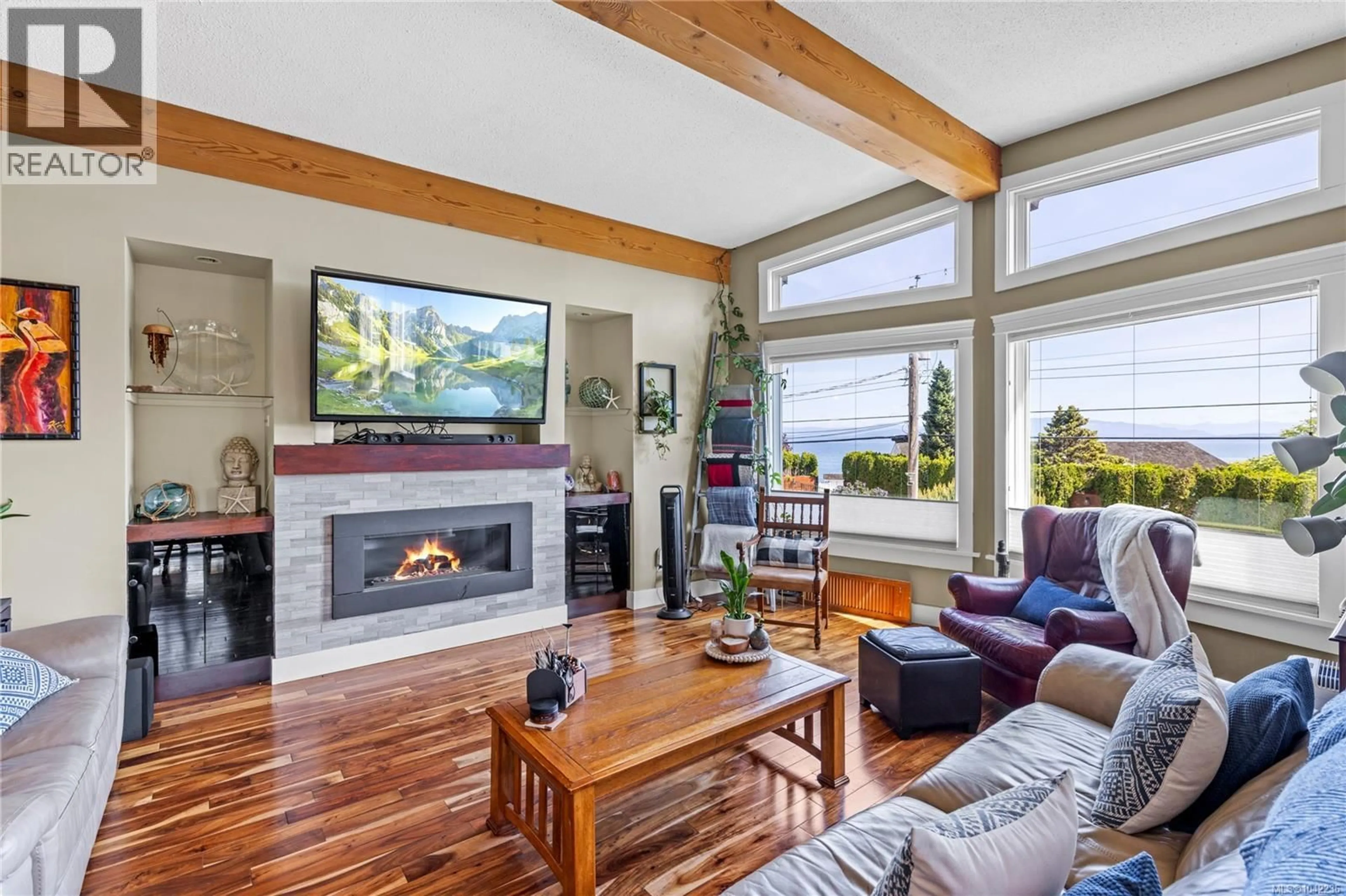 Living room with furniture, wood/laminate floor for 885 GLENHALE CRESCENT, French Creek British Columbia V9P1Z7