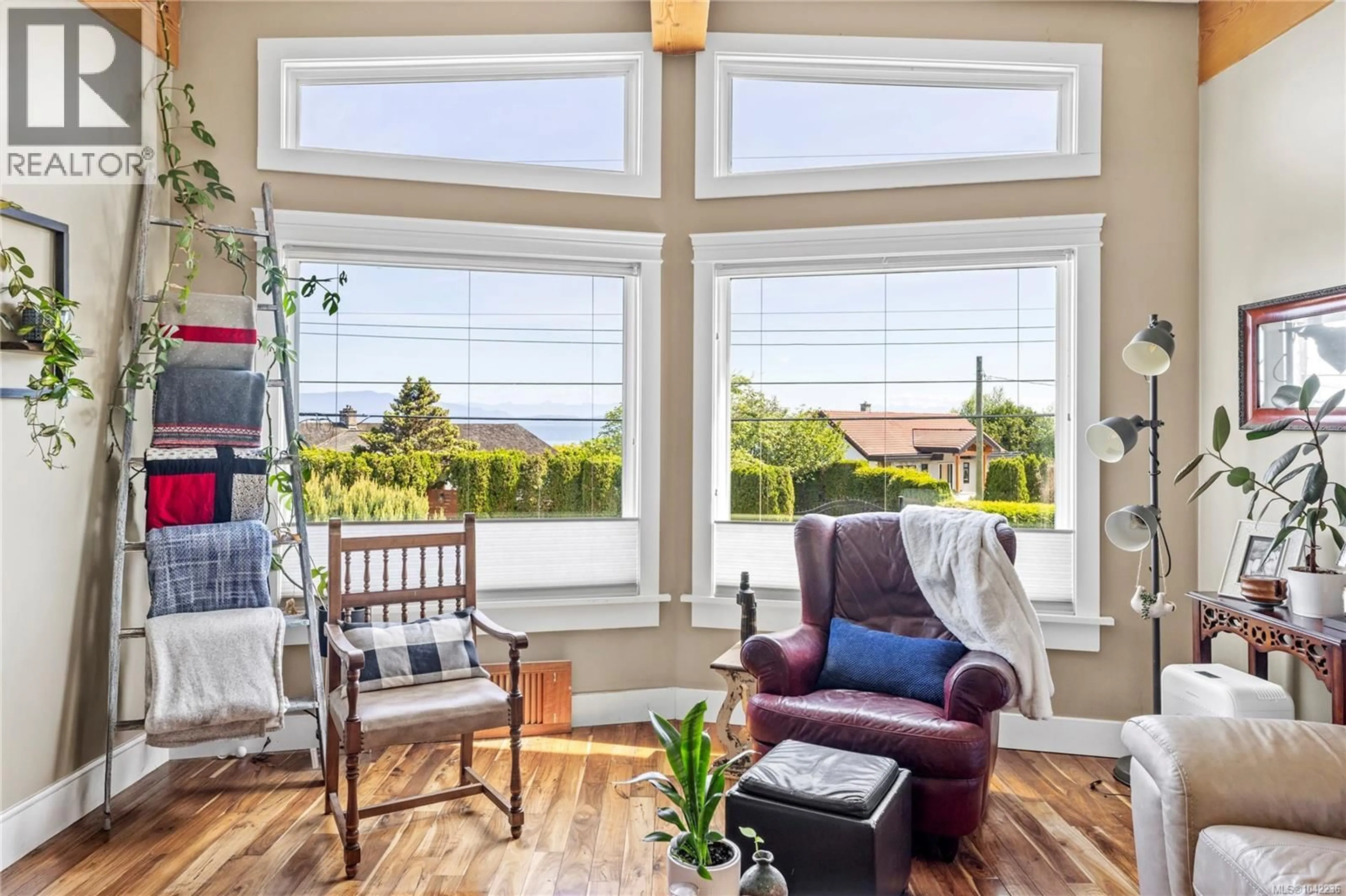 Living room with furniture, unknown for 885 GLENHALE CRESCENT, French Creek British Columbia V9P1Z7