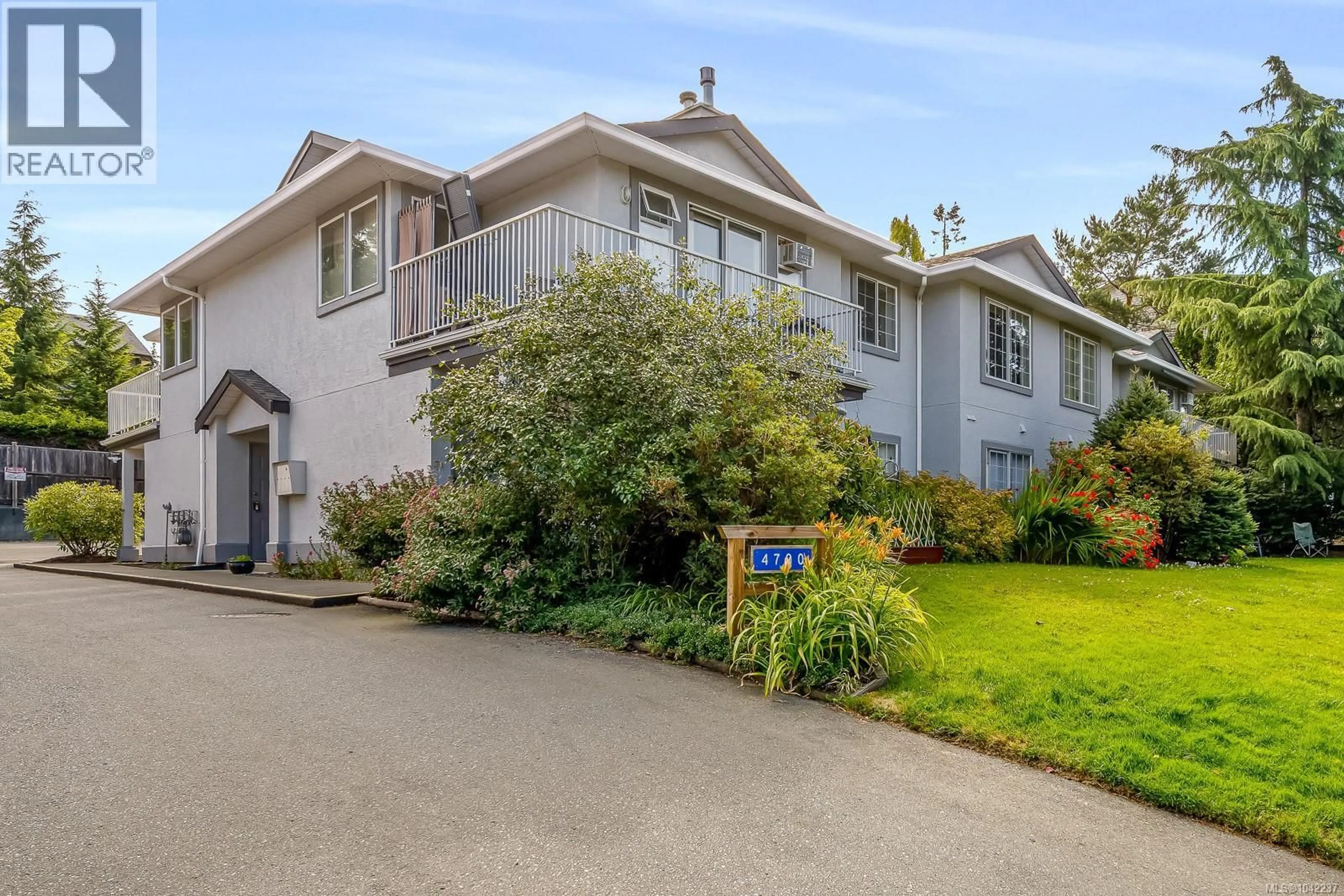 Home with vinyl exterior material, street for 103 - 4700 ALDERWOOD PLACE, Courtenay British Columbia V9N9A1