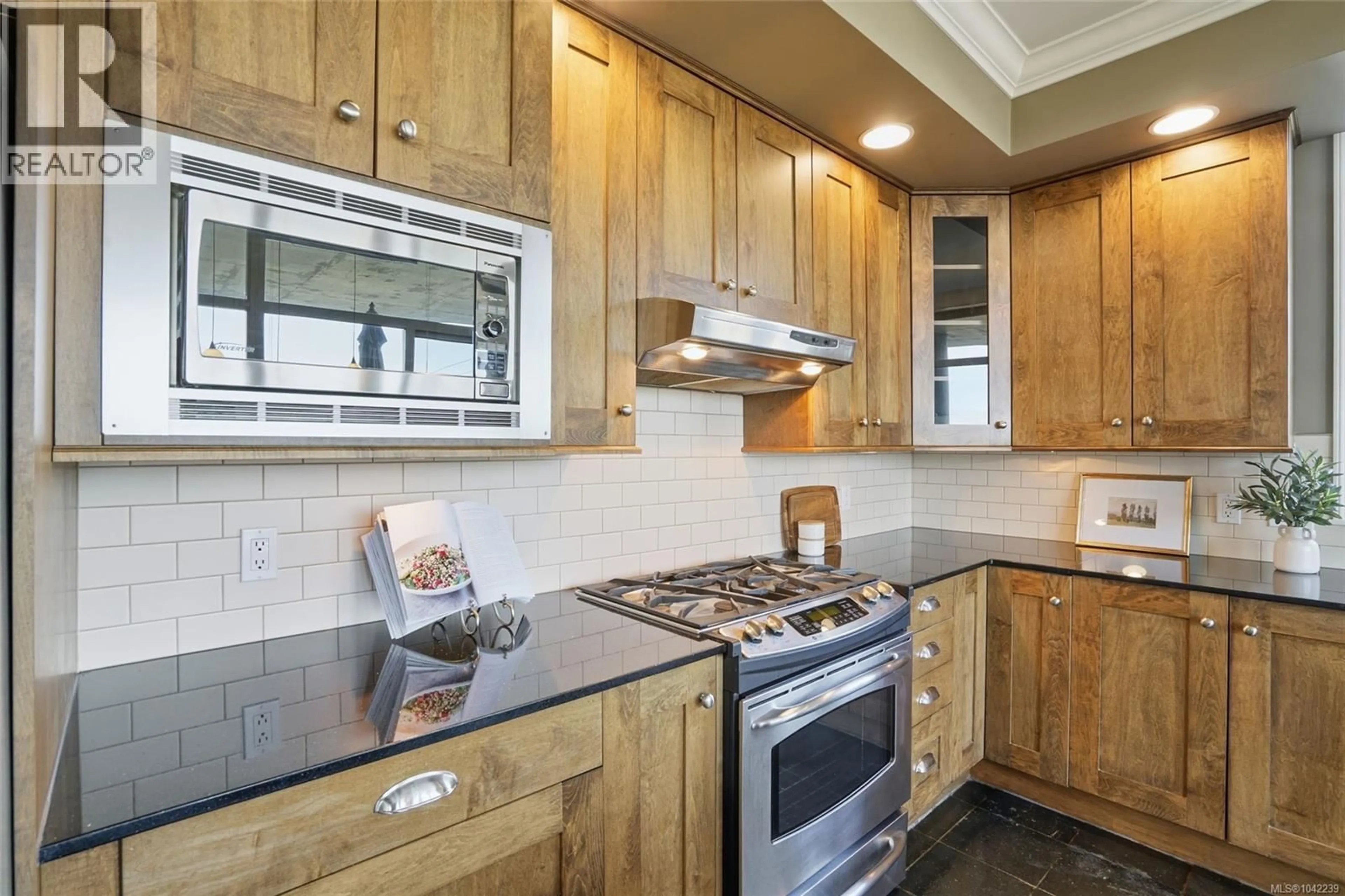 Standard kitchen, ceramic/tile floor for 201 - 225 ROSEHILL STREET, Nanaimo British Columbia V9S1E1