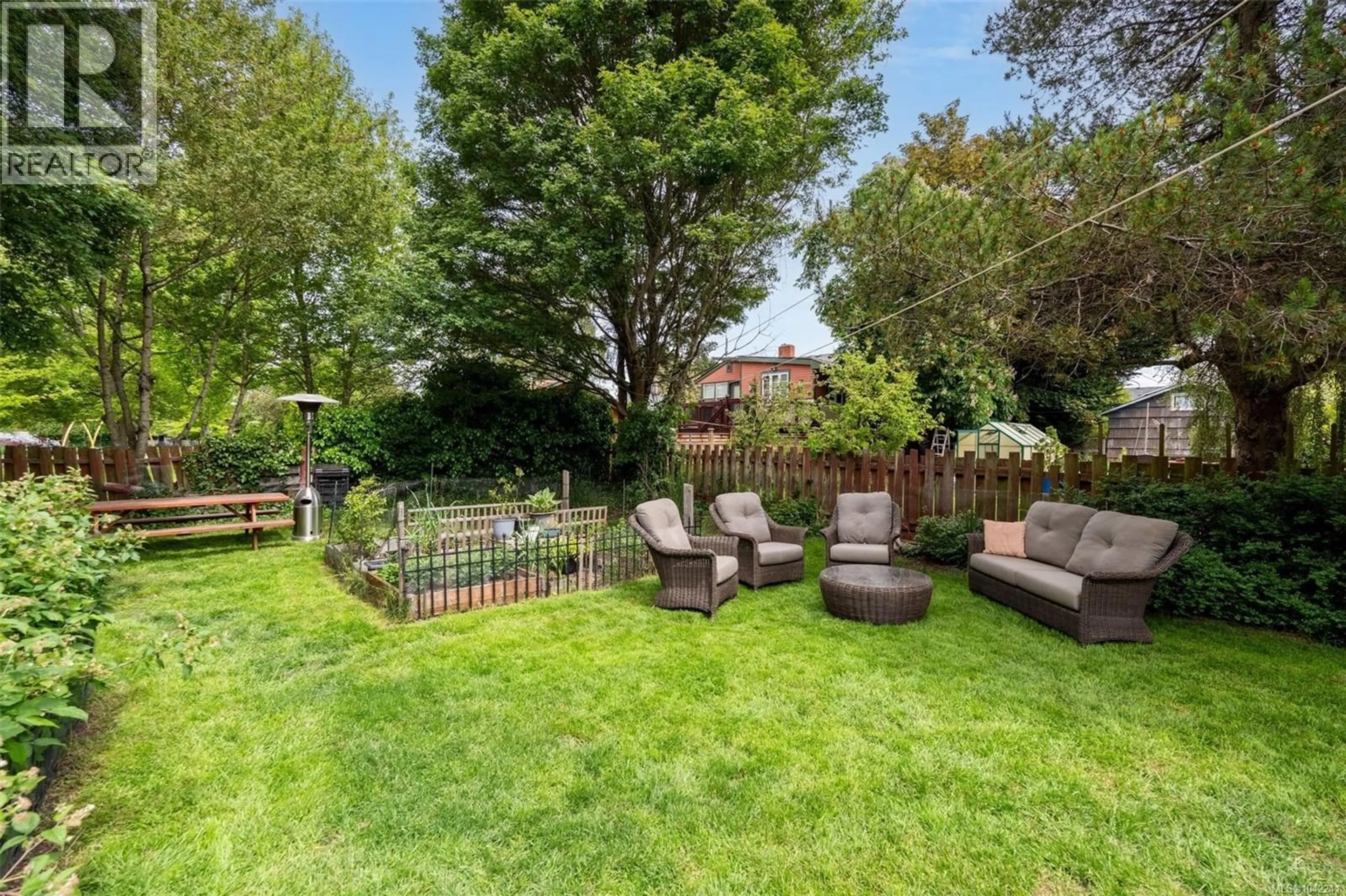 Patio, street for 1914 LEIGHTON ROAD, Victoria British Columbia V8R1N4