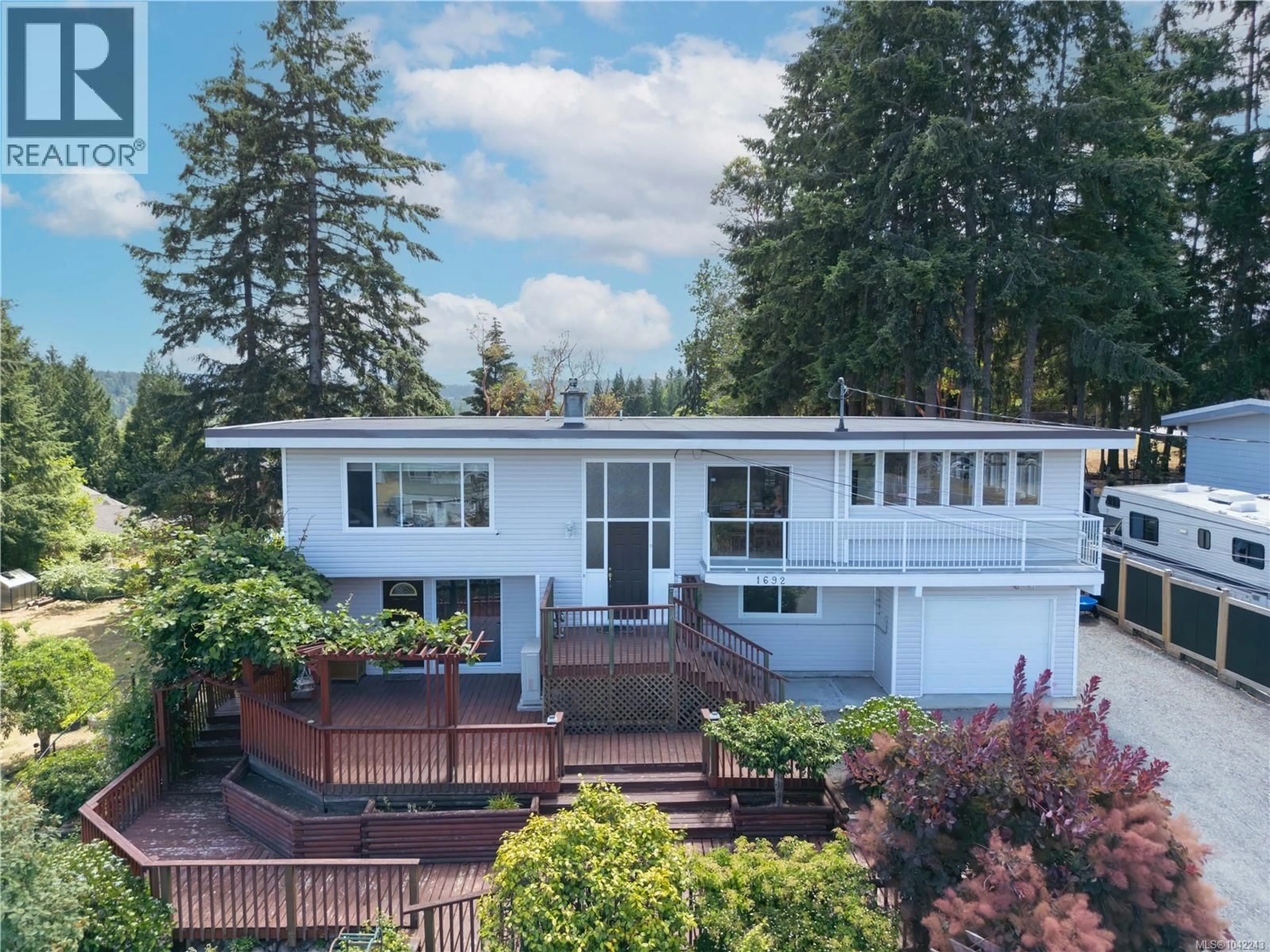 A pic from outside/outdoor area/front of a property/back of a property/a pic from drone, unknown for 1692 CENTENNARY DRIVE, Nanaimo British Columbia V9X1A3