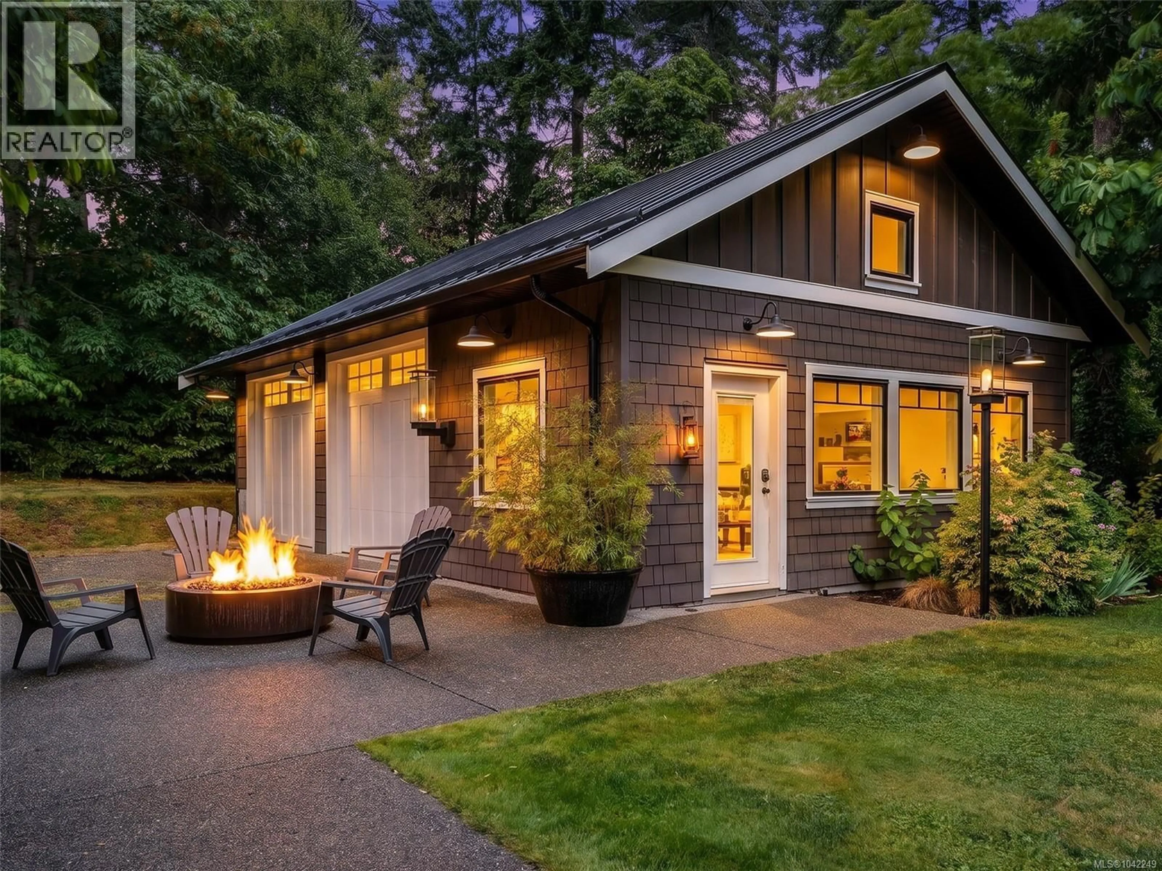 Home with brick exterior material, unknown for 8508 EBOR TERRACE, North Saanich British Columbia V8L1L5