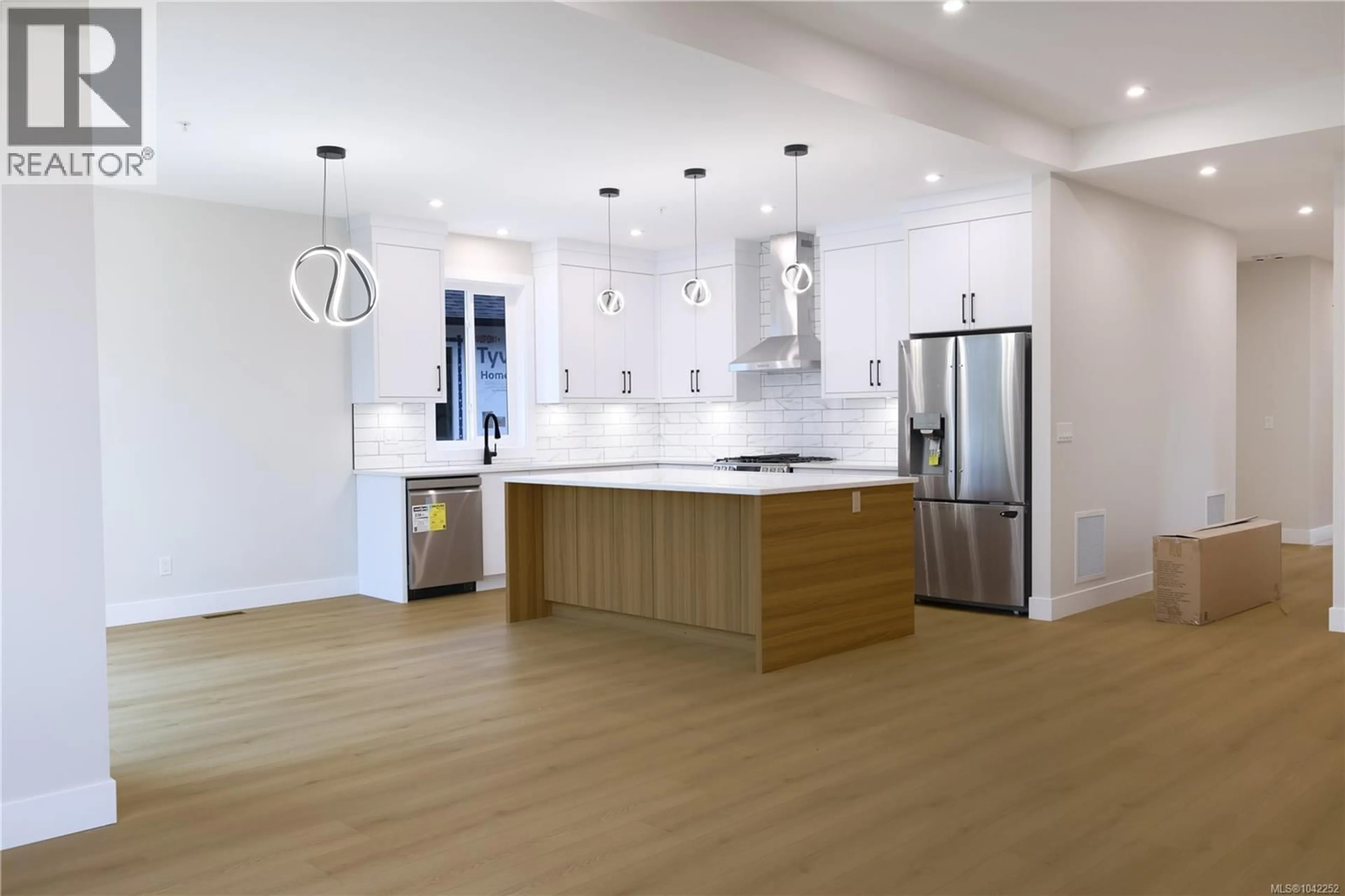 Open concept kitchen, wood/laminate floor for 416 DIAMOND BOULEVARD, Nanaimo British Columbia V9T2R7
