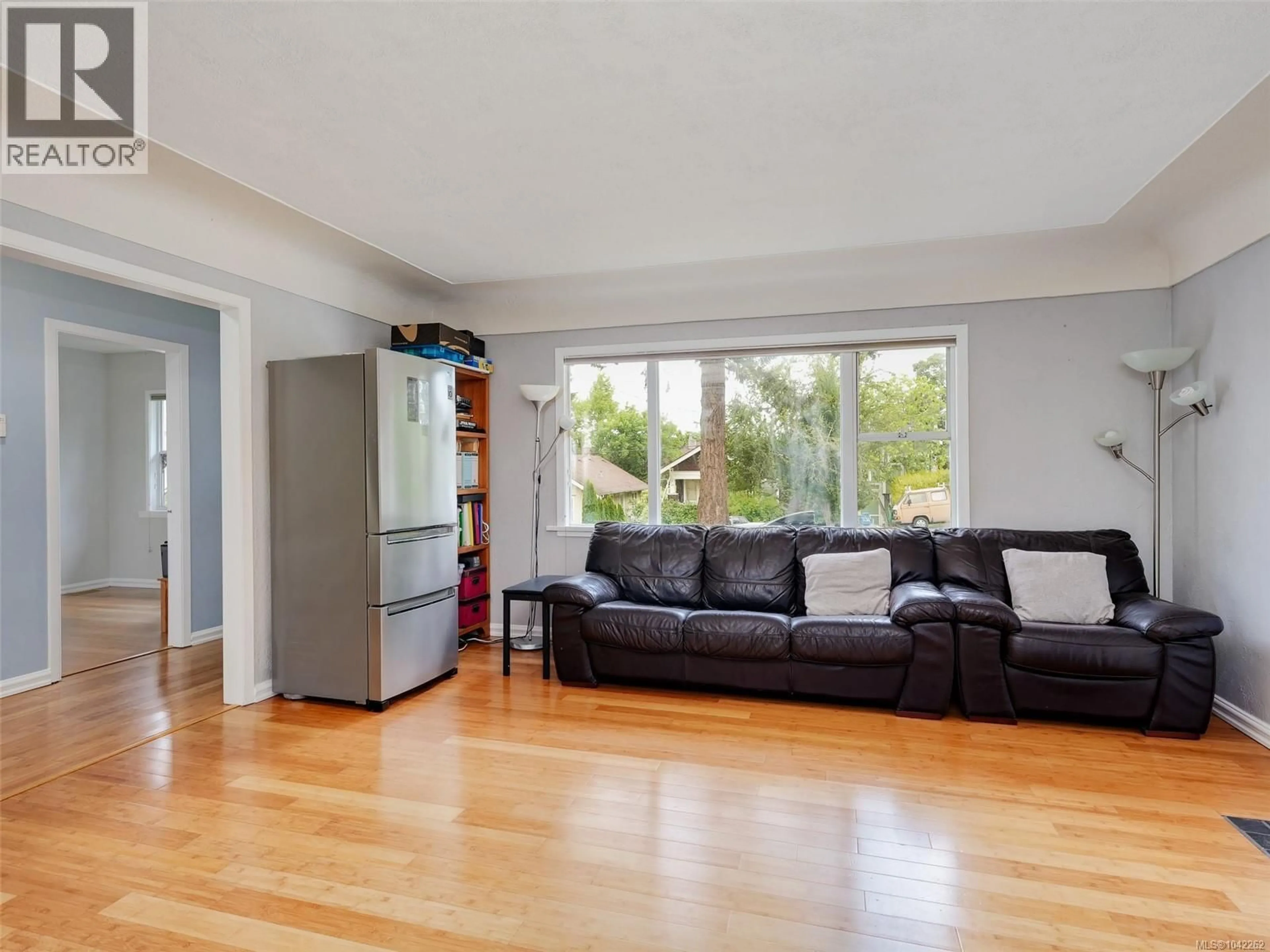 Living room with furniture, unknown for 915 INSKIP STREET, Esquimalt British Columbia V9A4J6