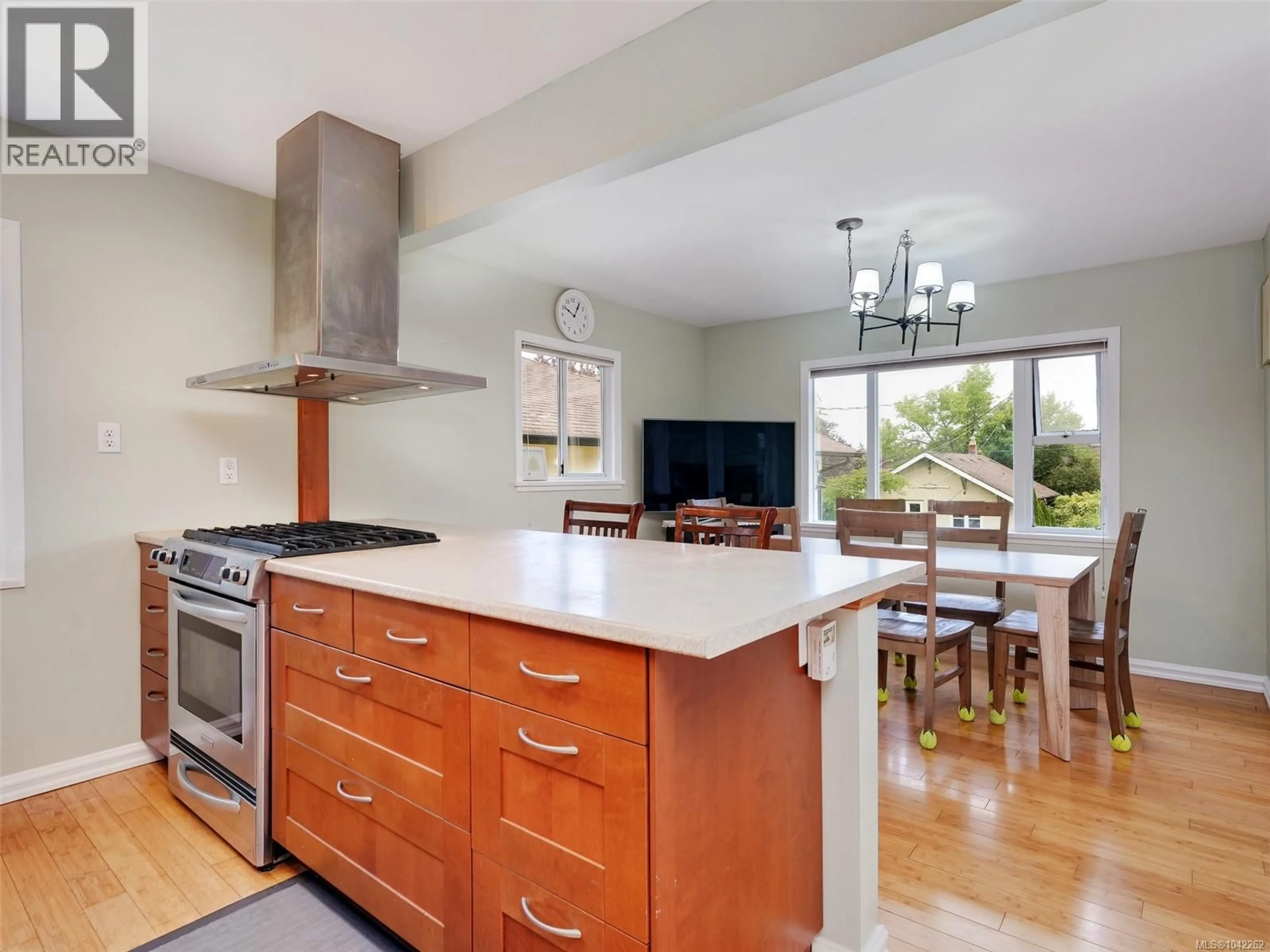 Open concept kitchen, unknown for 915 INSKIP STREET, Esquimalt British Columbia V9A4J6