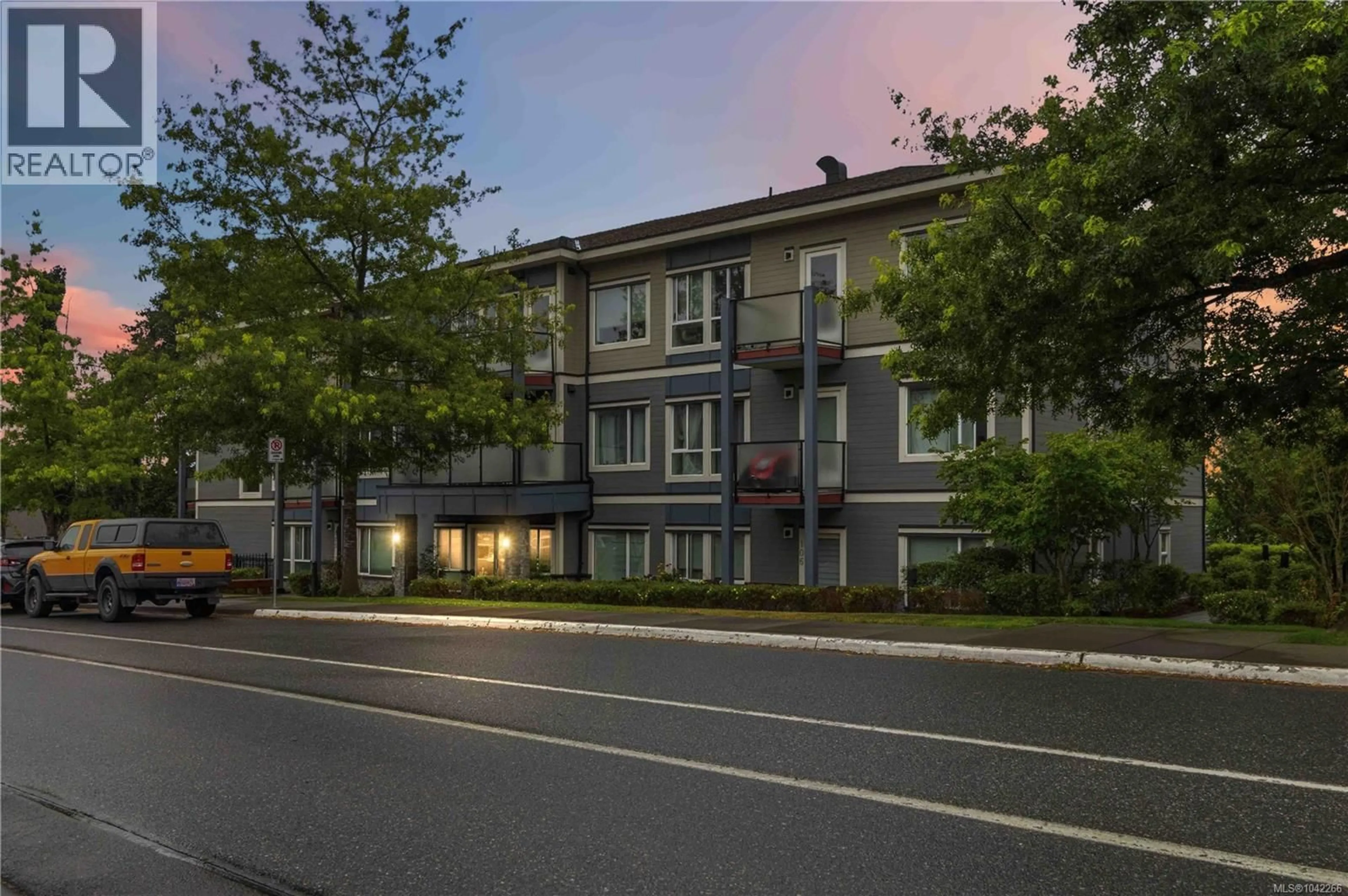 Patio, street for 203 - 4050 DOUGLAS STREET, Saanich British Columbia V8X0A5