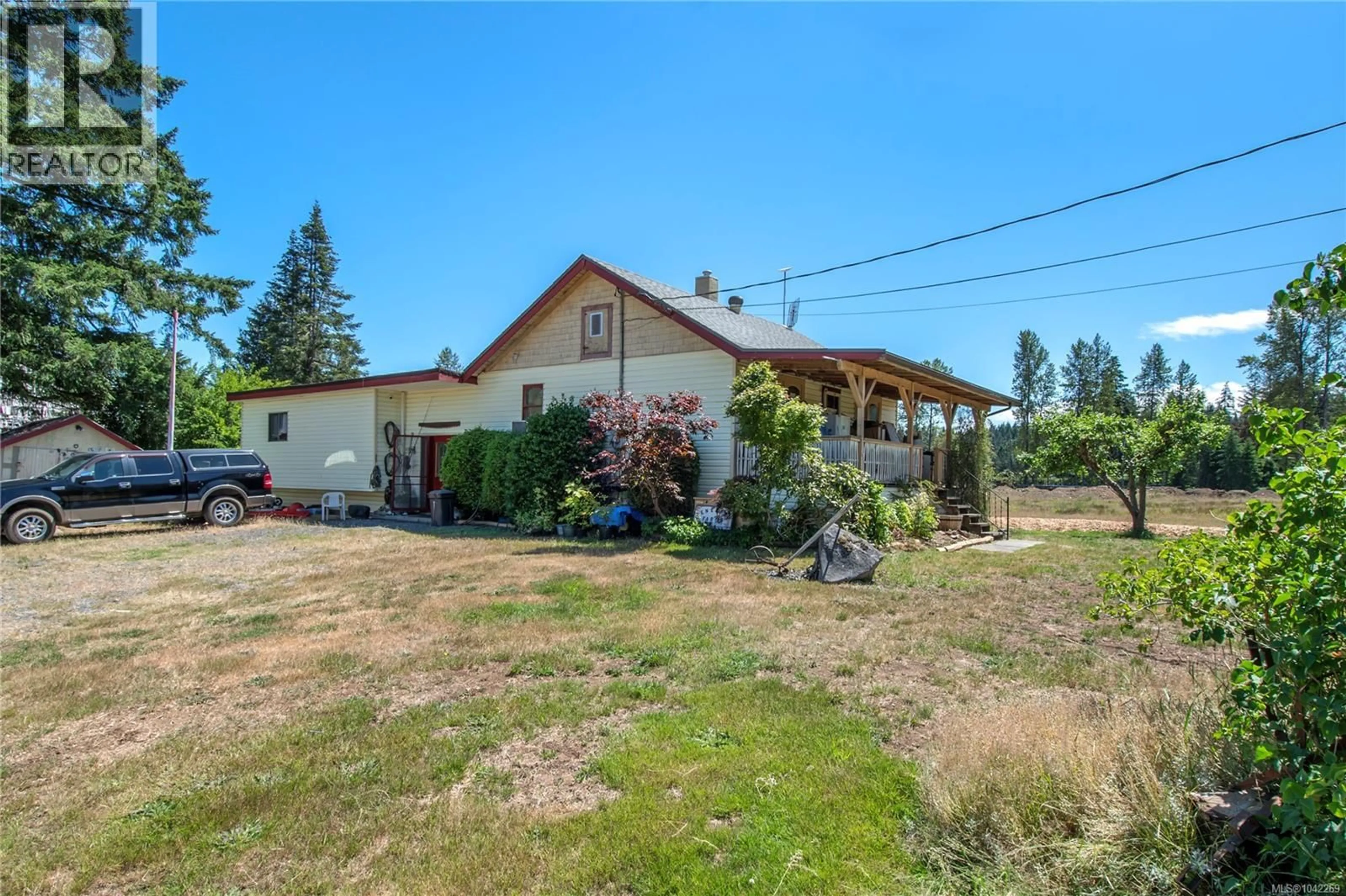 A pic from outside/outdoor area/front of a property/back of a property/a pic from drone, unknown for 8712 ISLAND HIGHWAY NORTH, Black Creek British Columbia V0R1C0