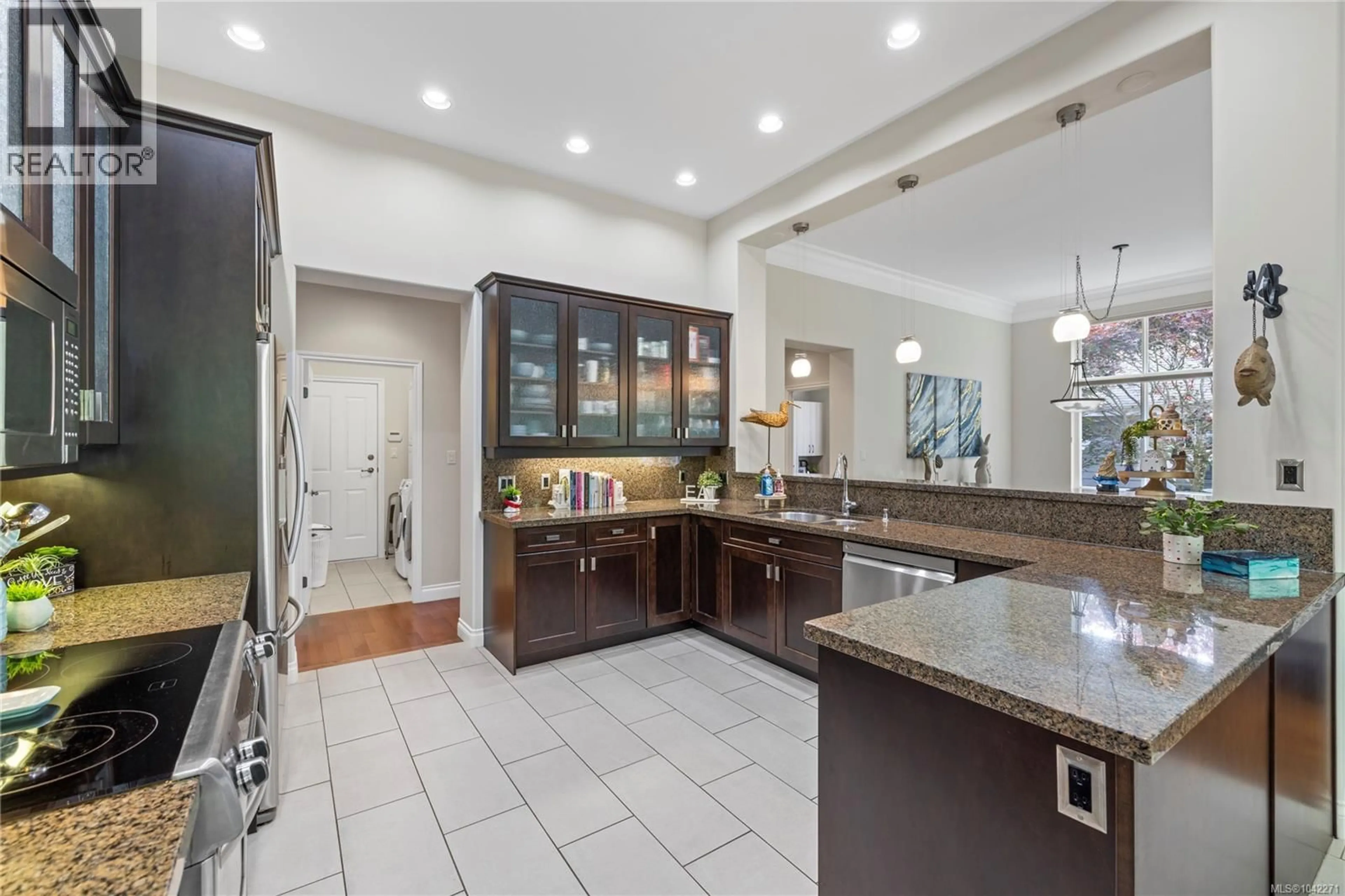 Open concept kitchen, ceramic/tile floor for 1392 CAPE COD DRIVE, Parksville British Columbia V9P2Y4