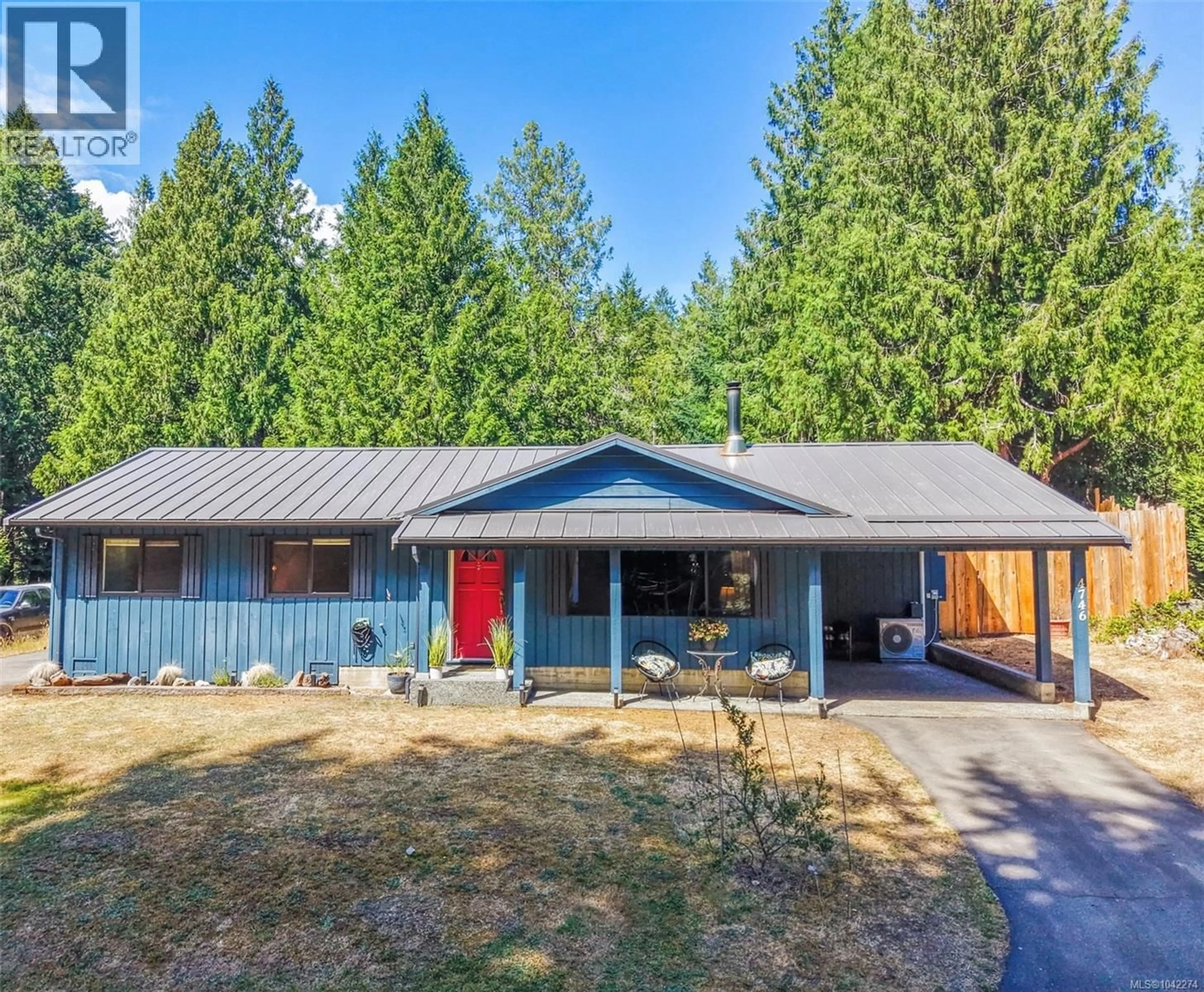 A pic from outside/outdoor area/front of a property/back of a property/a pic from drone, street for 4746 BOSUN WAY, Pender Island British Columbia V0N2M2